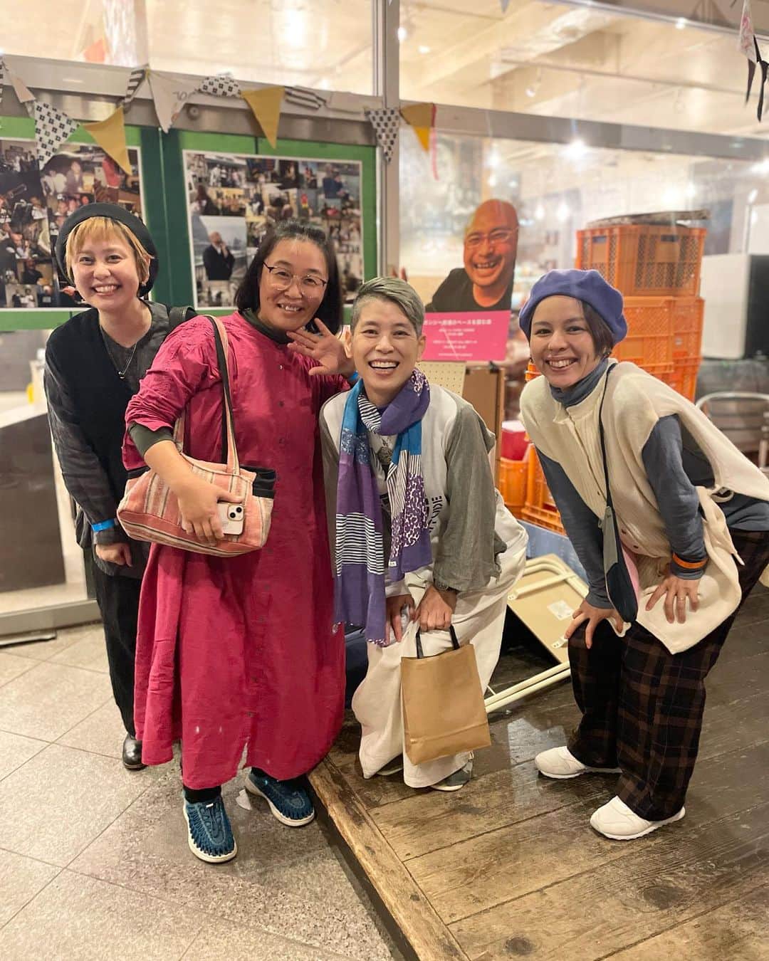 タテタカコのインスタグラム：「美幸さんとyukaさんとあずきさんと、みなこさんとガーヒーも、ガンジーさんと、 ありがとうございます☀️」