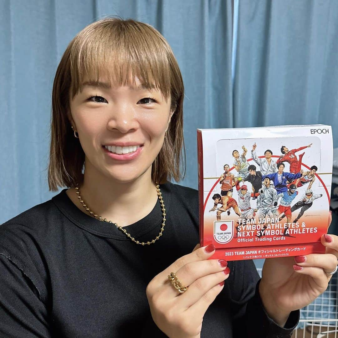 川井梨紗子さんのインスタグラム写真 - (川井梨紗子Instagram)「. TEAM JAPANオフィシャルトレーディングカード 沙保里さんが開封式してたので、私もやってみました😆✨  私のカードが出てきた時に、娘が反応してくれて 嬉しかった〜🥹🩷🩷」11月20日 9時47分 - risako_kawai