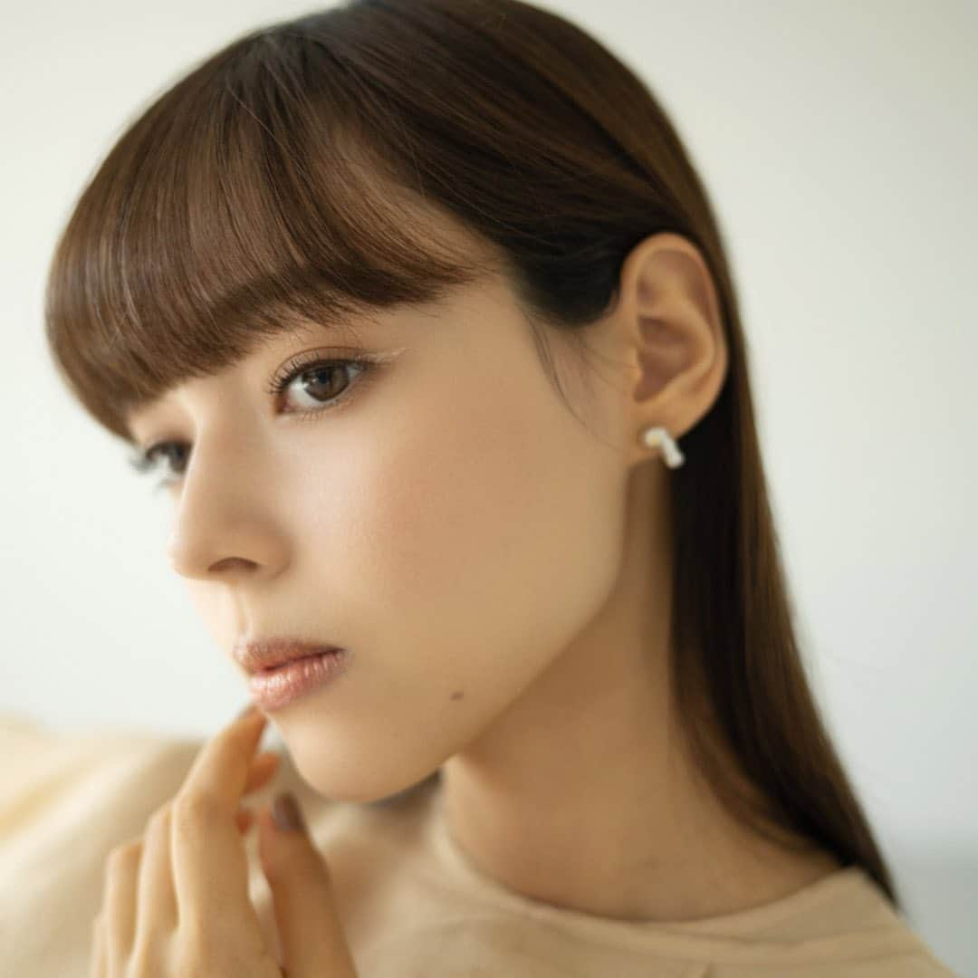 cosme_beauty_ssさんのインスタグラム写真 - (cosme_beauty_ssInstagram)「Monday Muse 【チェック必須！今だけの限定アイテム特集】 華やかで楽しいホリデーシーズン。 限定アイテムを使ったメイクで、気分も今っぽさもあげていきたいですね♡ うっとりするような限定デザインのスキンケアも要チェックです！  ---- ▼以下使用アイテム ----  4枚目：ルナソルの秋冬コレクション第3段となる「Stella Dream」。 ＜ルナソル＞ 左から／ ルナソル アイカラーレーション EX37 6,820円(税込)  ルナソル フラッシュクリエイター EX13 3,300円(税込)  ルナソル イルームグロウリップス EX02 4,620円(税込)  ルナソル ネイルポリッシュ EX43 2,200円(税込)  お取り扱い店舗 西武：池袋本店、福井店、秋田店 そごう：横浜店、千葉店、広島店、大宮店 e.デパート ※いずれも11月24日（金）数量限定販売  ▶くわしくはプロフィールリンクから→@seibu_sogo_biryuhyakkaweb ▶西武・そごうのショッピングサイト「e.デパート」なら、お近くのセブン-イレブンで送料無料で受け取れます！ぜひご利用ください  #美流百華WEB #seibu #sogo #seibusogo #西武 #そごう #西武そごう  #デパコス #MondayMuse #LUNASOL #ルナソル #数量限定 #アイシャドウ #アイライナー #ネイルポリッシュ #リップ #ホリデーコスメ」11月20日 9時59分 - seibu_sogo_biryuhyakkaweb