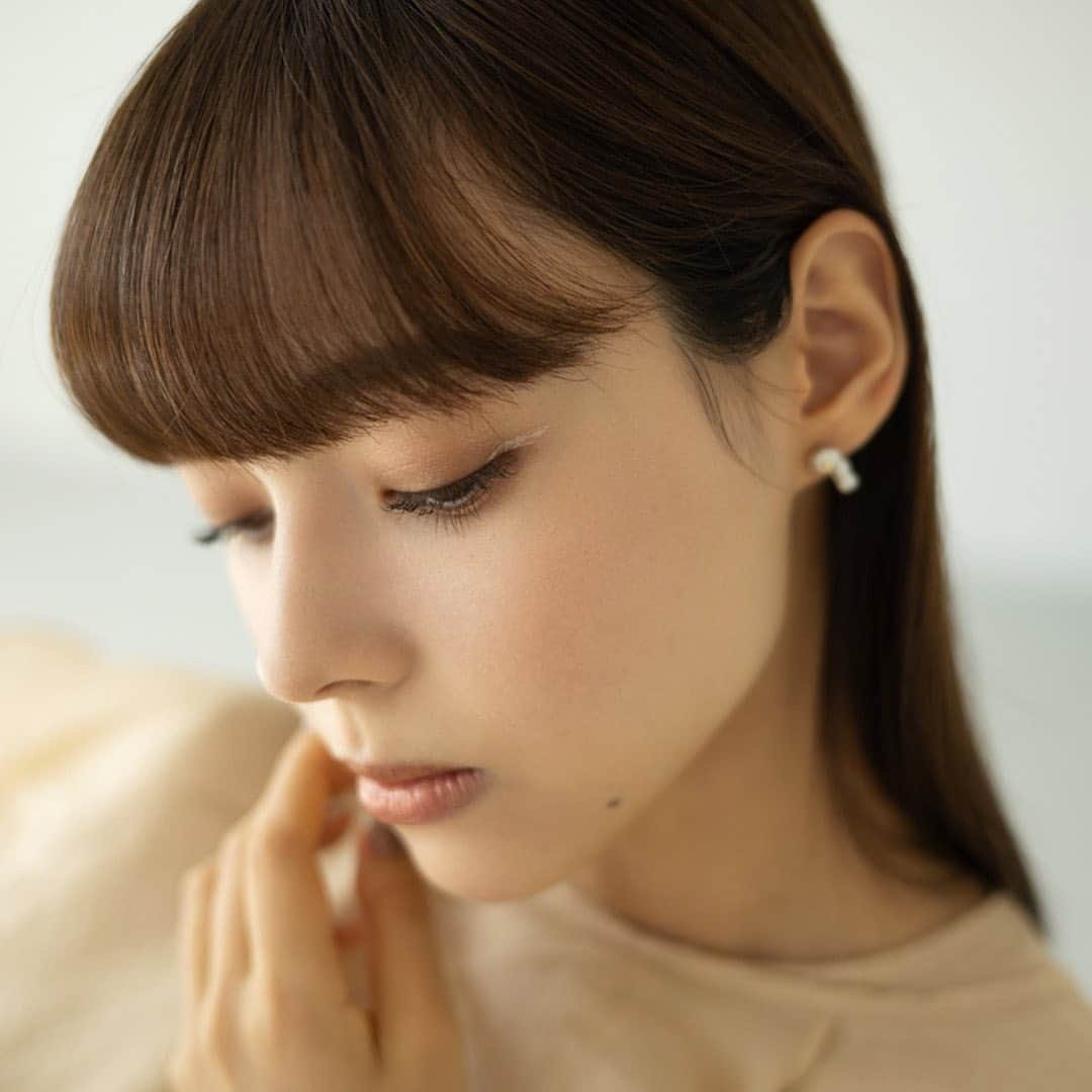 cosme_beauty_ssさんのインスタグラム写真 - (cosme_beauty_ssInstagram)「Monday Muse 【チェック必須！今だけの限定アイテム特集】 華やかで楽しいホリデーシーズン。 限定アイテムを使ったメイクで、気分も今っぽさもあげていきたいですね♡ うっとりするような限定デザインのスキンケアも要チェックです！  ---- ▼以下使用アイテム ----  4枚目：ルナソルの秋冬コレクション第3段となる「Stella Dream」。 ＜ルナソル＞ 左から／ ルナソル アイカラーレーション EX37 6,820円(税込)  ルナソル フラッシュクリエイター EX13 3,300円(税込)  ルナソル イルームグロウリップス EX02 4,620円(税込)  ルナソル ネイルポリッシュ EX43 2,200円(税込)  お取り扱い店舗 西武：池袋本店、福井店、秋田店 そごう：横浜店、千葉店、広島店、大宮店 e.デパート ※いずれも11月24日（金）数量限定販売  ▶くわしくはプロフィールリンクから→@seibu_sogo_biryuhyakkaweb ▶西武・そごうのショッピングサイト「e.デパート」なら、お近くのセブン-イレブンで送料無料で受け取れます！ぜひご利用ください  #美流百華WEB #seibu #sogo #seibusogo #西武 #そごう #西武そごう  #デパコス #MondayMuse #LUNASOL #ルナソル #数量限定 #アイシャドウ #アイライナー #ネイルポリッシュ #リップ #ホリデーコスメ」11月20日 9時59分 - seibu_sogo_biryuhyakkaweb