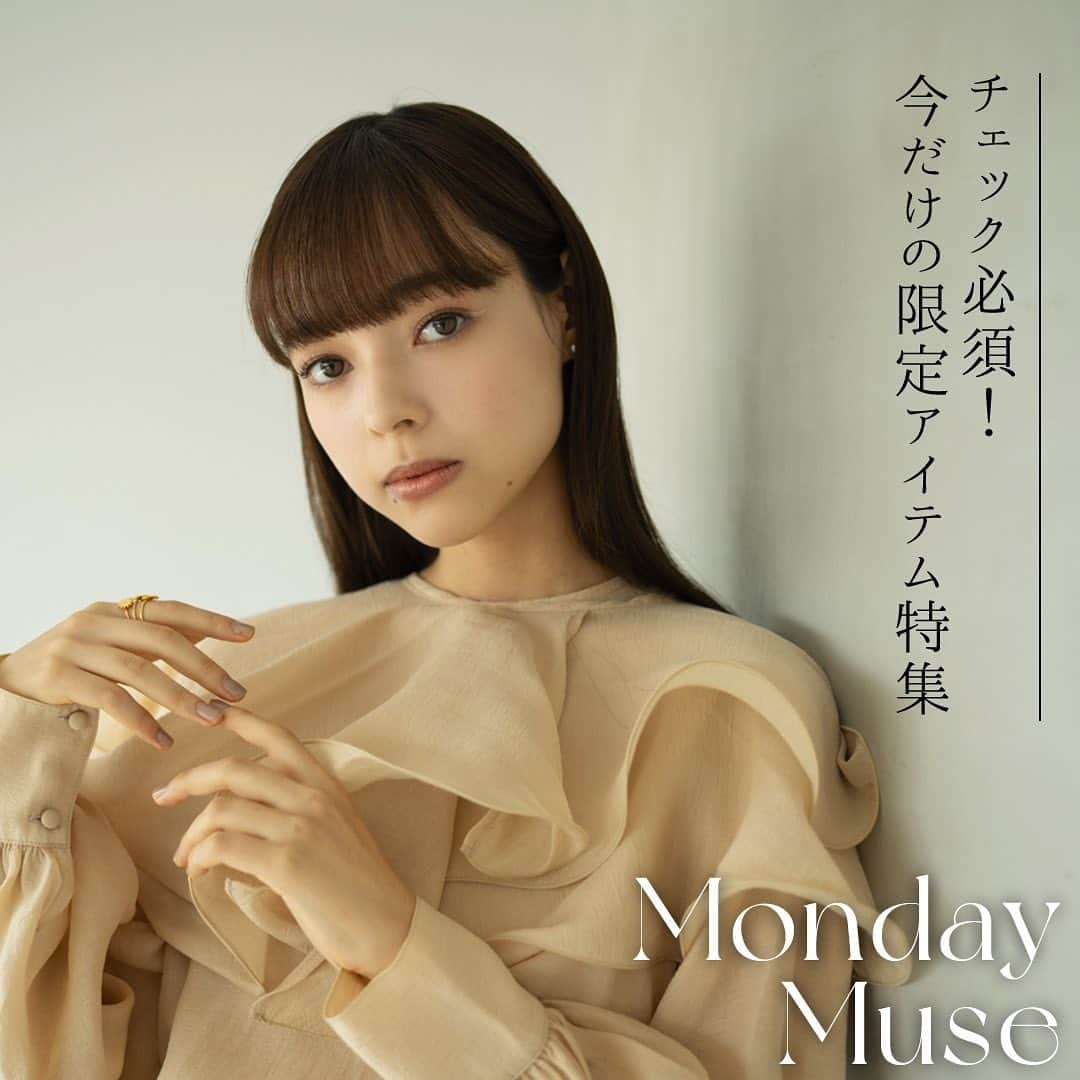 cosme_beauty_ssさんのインスタグラム写真 - (cosme_beauty_ssInstagram)「Monday Muse 【チェック必須！今だけの限定アイテム特集】 華やかで楽しいホリデーシーズン。 限定アイテムを使ったメイクで、気分も今っぽさもあげていきたいですね♡ うっとりするような限定デザインのスキンケアも要チェックです！  ---- ▼以下使用アイテム ----  4枚目：ルナソルの秋冬コレクション第3段となる「Stella Dream」。 ＜ルナソル＞ 左から／ ルナソル アイカラーレーション EX37 6,820円(税込)  ルナソル フラッシュクリエイター EX13 3,300円(税込)  ルナソル イルームグロウリップス EX02 4,620円(税込)  ルナソル ネイルポリッシュ EX43 2,200円(税込)  お取り扱い店舗 西武：池袋本店、福井店、秋田店 そごう：横浜店、千葉店、広島店、大宮店 e.デパート ※いずれも11月24日（金）数量限定販売  ▶くわしくはプロフィールリンクから→@seibu_sogo_biryuhyakkaweb ▶西武・そごうのショッピングサイト「e.デパート」なら、お近くのセブン-イレブンで送料無料で受け取れます！ぜひご利用ください  #美流百華WEB #seibu #sogo #seibusogo #西武 #そごう #西武そごう  #デパコス #MondayMuse #LUNASOL #ルナソル #数量限定 #アイシャドウ #アイライナー #ネイルポリッシュ #リップ #ホリデーコスメ」11月20日 9時59分 - seibu_sogo_biryuhyakkaweb