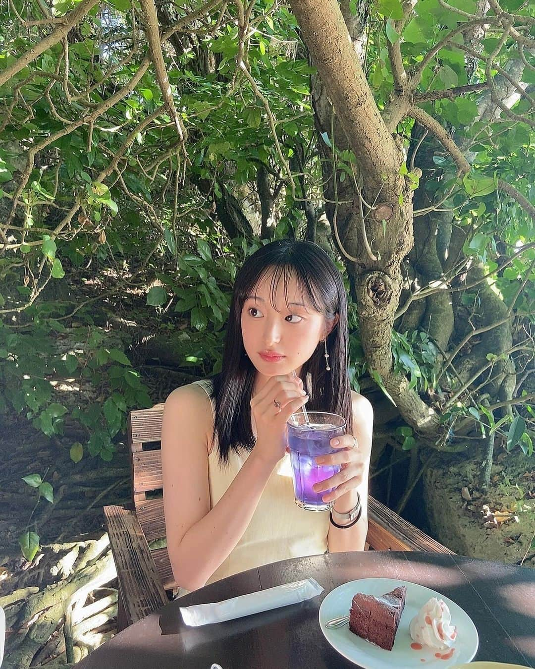 川原美咲さんのインスタグラム写真 - (川原美咲Instagram)「🌱🍃🌴 ・ いや、まだ夏投稿。笑笑 ・ ・ ・  #沖縄カフェ #沖縄カフェ巡り #沖縄旅行 #沖縄カフェ部 #沖縄ランチ #沖縄ビーチ  #沖縄 #沖縄旅行 #沖縄観光 #ちゅらうみ水族館 #ちゅらうみサイダー #美ら海水族館 #美ら海水族館お土産 #美ら海水族館🐠  #沖縄ランチ #骨格ナチュラル #骨格ナチュラルタイプ #骨格ナチュラルさん向きコーデ #flower #okinawa #okinawajapan #okinawatrip #okinawa🌺」11月20日 9時52分 - misaki_888_sagasaikou