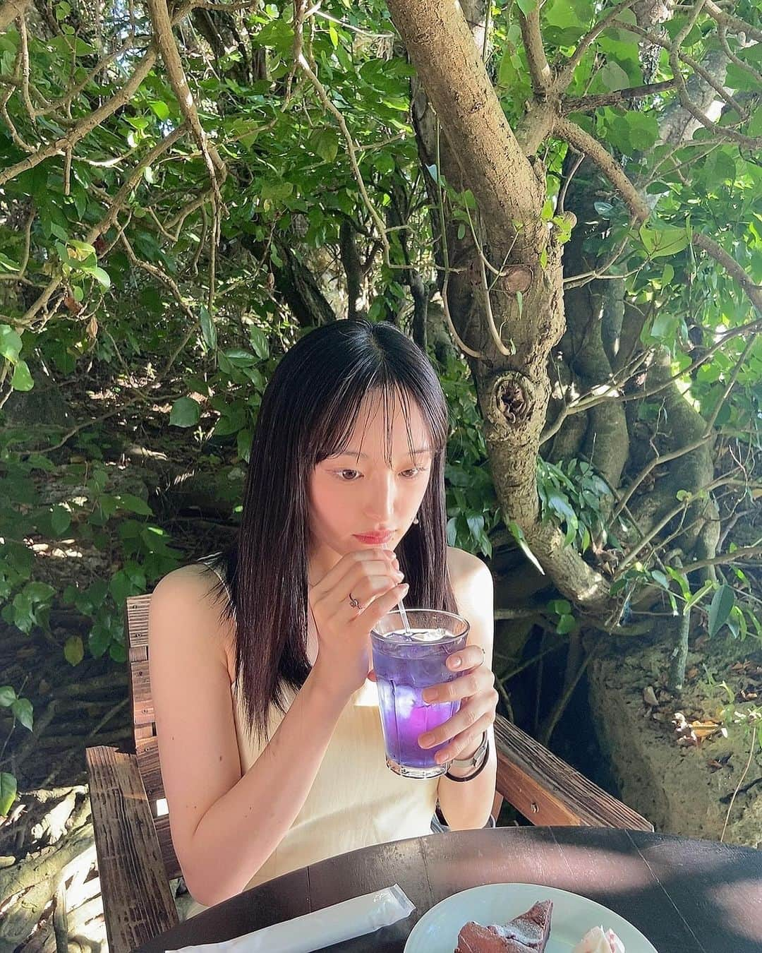 川原美咲さんのインスタグラム写真 - (川原美咲Instagram)「🌱🍃🌴 ・ いや、まだ夏投稿。笑笑 ・ ・ ・  #沖縄カフェ #沖縄カフェ巡り #沖縄旅行 #沖縄カフェ部 #沖縄ランチ #沖縄ビーチ  #沖縄 #沖縄旅行 #沖縄観光 #ちゅらうみ水族館 #ちゅらうみサイダー #美ら海水族館 #美ら海水族館お土産 #美ら海水族館🐠  #沖縄ランチ #骨格ナチュラル #骨格ナチュラルタイプ #骨格ナチュラルさん向きコーデ #flower #okinawa #okinawajapan #okinawatrip #okinawa🌺」11月20日 9時52分 - misaki_888_sagasaikou