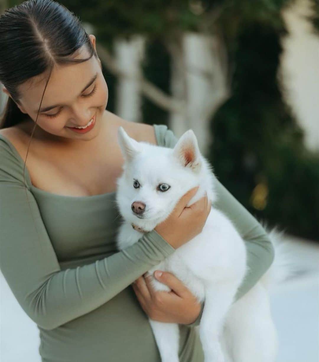 イヴァンカ・トランプさんのインスタグラム写真 - (イヴァンカ・トランプInstagram)「A couple of weeks ago we brought Simba, our big hearted and goofy German Shepherd-Lab mix, home from Big Dog Ranch Rescue. This little warrior puppy was found abandoned and emaciated alongside a highway in Alabama. Simba joins Winter 🐶 and Chester 🐹, another furry friend who recently joined the family. Welcome to the crew, Simba! 🐾🐶💙🏡」11月20日 9時57分 - ivankatrump