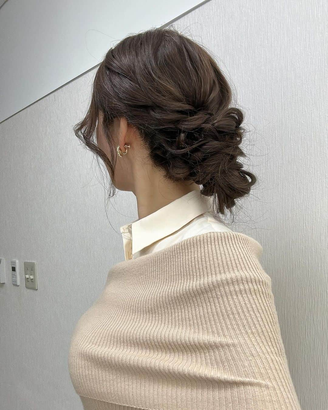 穂川果音さんのインスタグラム写真 - (穂川果音Instagram)「hair style  緩めアップヘア  #ヘアアレンジ　#ヘアスタイル　#アップヘア　#hairarrange #hairstyles #アナウンサーヘア　#イヤリング　#earrings」11月20日 10時06分 - hokawakanonn