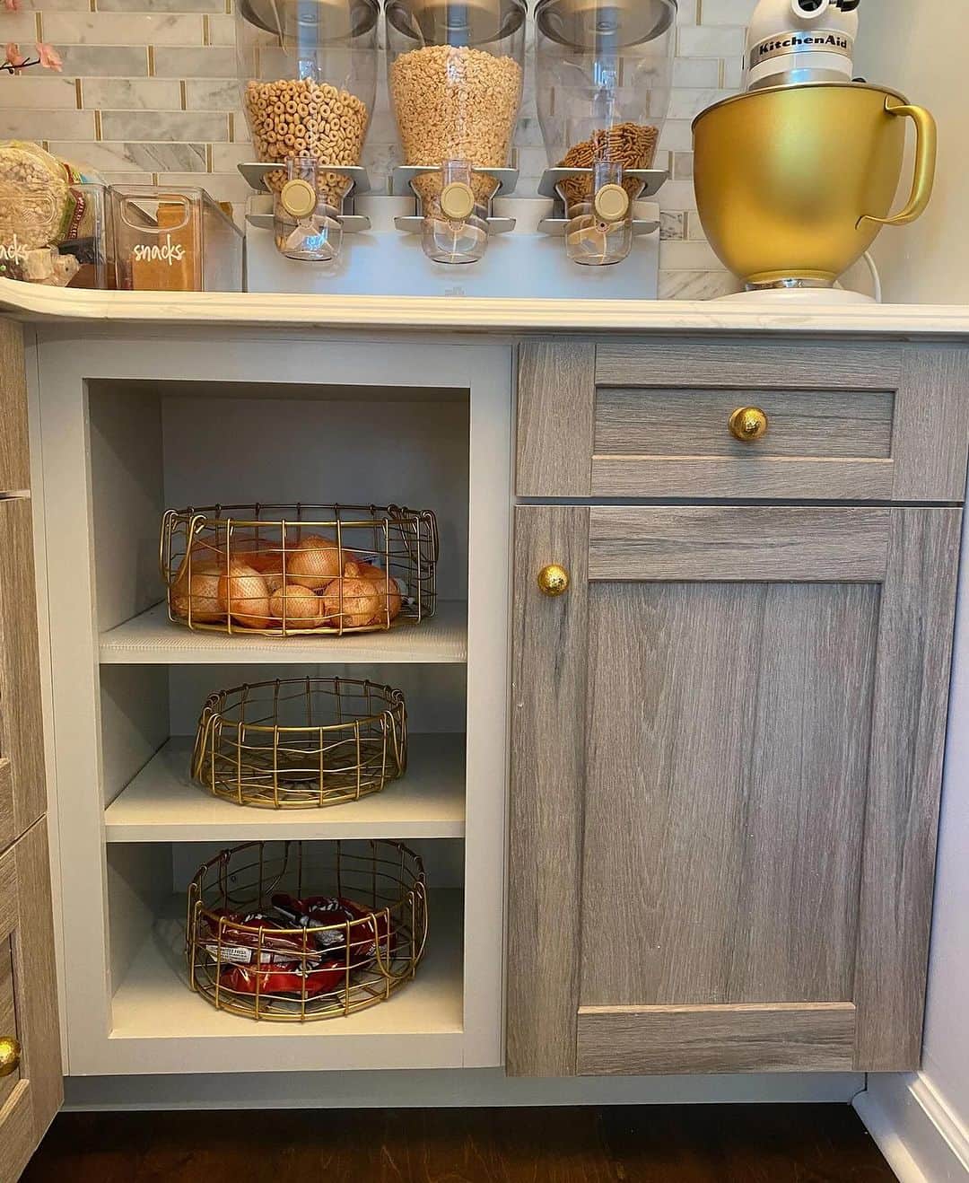さんのインスタグラム写真 - (Instagram)「Sprinkle holiday magic in every room of your home with our latest Christmas Product Drop! We brought you a variety of breathtaking new and restocked favorites, but don't wait, these pieces are flying off the shelves!  #shopthedrop at inspiremehomedecor.com link in bio.」11月20日 10時09分 - inspire_me_home_decor