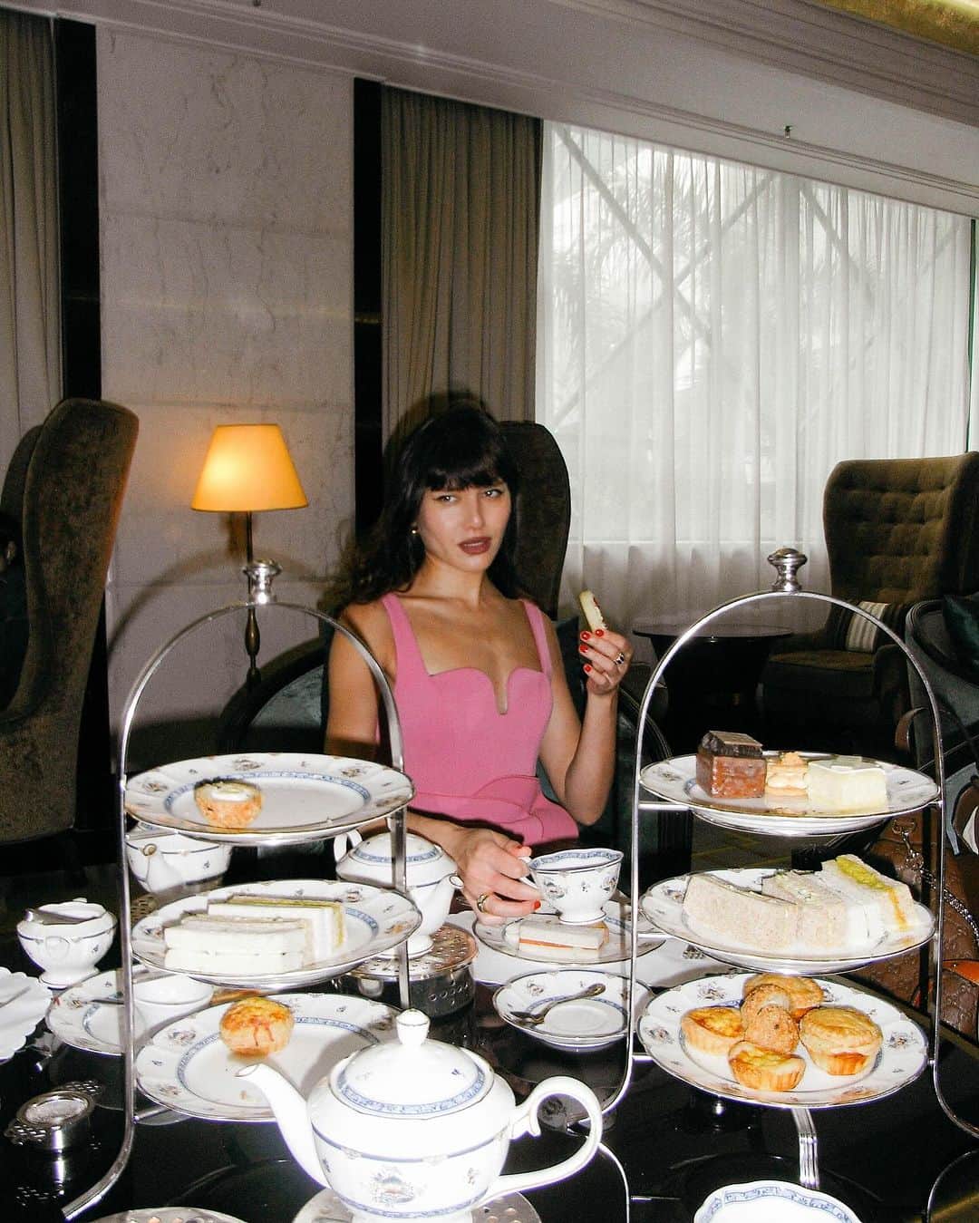 ナタリー・スアレスさんのインスタグラム写真 - (ナタリー・スアレスInstagram)「A @ritzcarltonkualalumpur afternoon tea story. Back in Malaysia :) #RitzCarltonKL #RCMemories」11月20日 10時14分 - natalieoffduty
