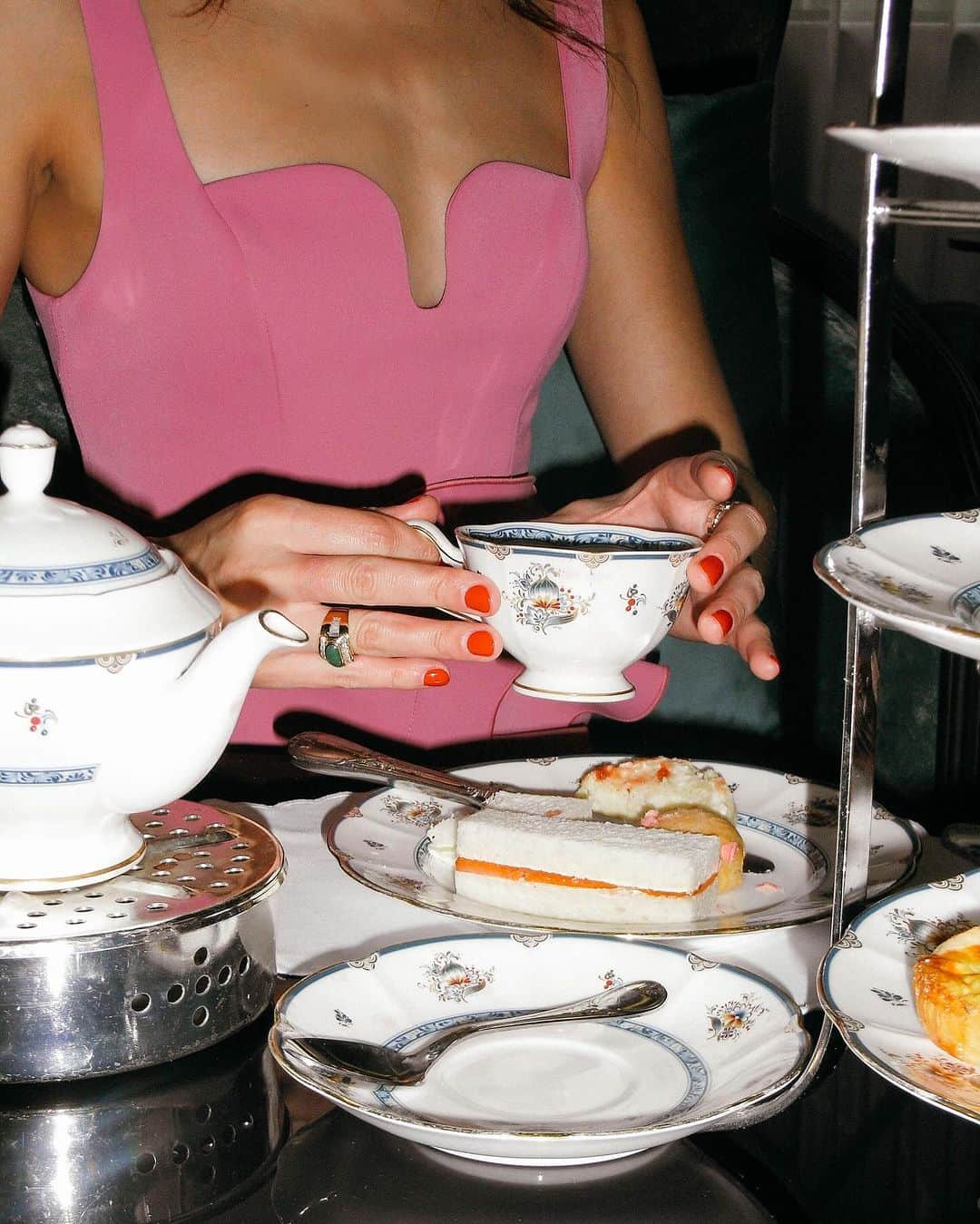 ナタリー・スアレスさんのインスタグラム写真 - (ナタリー・スアレスInstagram)「A @ritzcarltonkualalumpur afternoon tea story. Back in Malaysia :) #RitzCarltonKL #RCMemories」11月20日 10時14分 - natalieoffduty