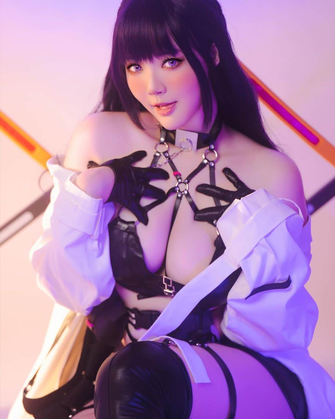 YingTzeのインスタグラム：「“ Commander ~ I need a little bit more excitement today . What time are you off duty ? “  Throwback to my first ever Nikke Cosplay : Mihara 💜 Really love the relationship between Yuni and Mihara that I cosplayed both !  📸 @prestonles.ig  Studio @peoplegraphy」