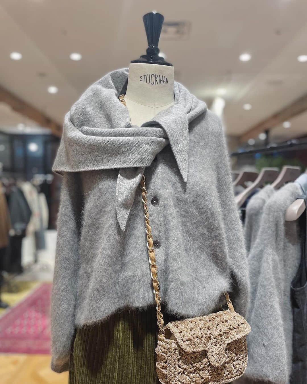 IÉNA LA BOUCLEのインスタグラム：「. ⁡ 本日も皆様のご来店をお待ちしております。 ⁡ #ienalaboucle#iena#イエナ#イエナラブークル#ienalaboucle_23aw」