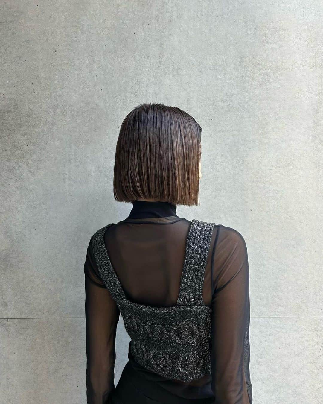 HARUEのインスタグラム：「Hair cut ✂︎  今回も、切りっぱなしボブ❤︎  カットもカラーも @hirockyland さんにお任せ🤝🏼  細かいハイライトをたくさん入れたけどすごいナチュラルだし、髪色もとてもお気に入り☺️✨」