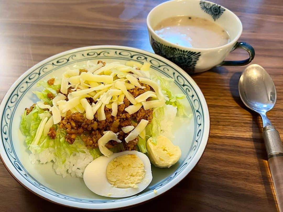 原田喧太さんのインスタグラム写真 - (原田喧太Instagram)「本日の喧太飯ランチ 昨日作ったチキンタコスミートで #タコライス」11月20日 16時23分 - kenta.harada