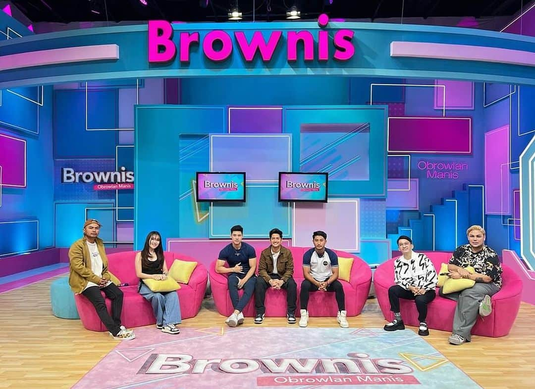 アユ・ティンティンのインスタグラム：「Thank u @brownis_ttv 😍💃」