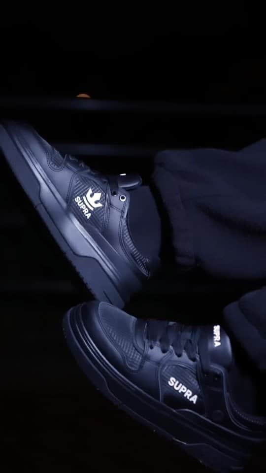 スープラのインスタグラム：「All-black Vaider X Outdoor Shoes to complete the Urban Outdoor Lifestyle. Discover the winter Gorpcore style via the link in bio.」