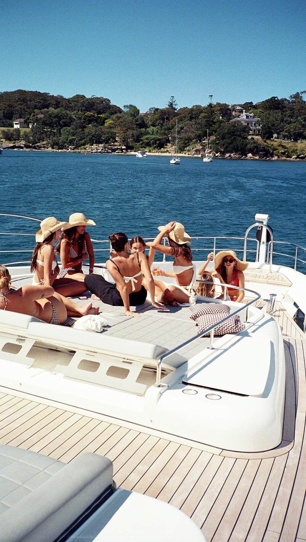 デヴィン・ブルグマンのインスタグラム：「All aboard the #MondaySwimYacht 🩵  Our favorite day of the year is here! We are beyond excited to be joined with some of Australias most incredible women for our annual Monday Yacht Party on the iconic Sydney Harbor!  Shop the yacht day looks at www.MondaySwimwear.com or visit the link in our bio.  Don’t forget to use code CYBER30 for 30% off site wide 🌊」