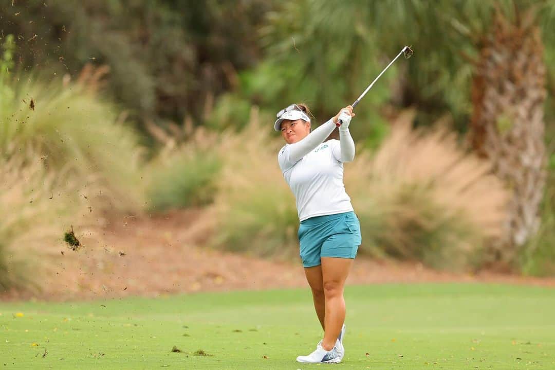 メーガン・カンのインスタグラム：「At least we had one fun day out there. Started out a little under the weather this week but finished the week on a high note. Thank you to @cmegroup and Terry Duffy for continuously elevating the woman’s game of golf and I can’t wait to come back in the future…the putt was for Jess 😉😂」