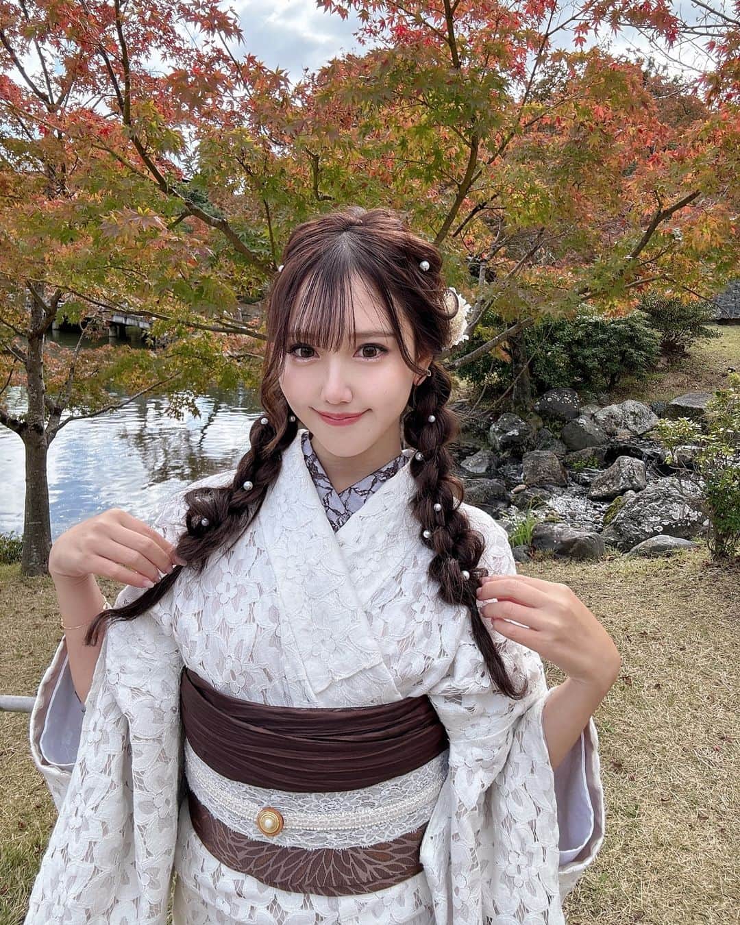 今井みどりのインスタグラム：「毎年恒例の秋の京都🍁  寒すぎたけど晴れ女発揮しました✊w レースの着物は多分初めてきたけどかわいー🤍🫶  #京都#レース着物#着物ヘア#着物」