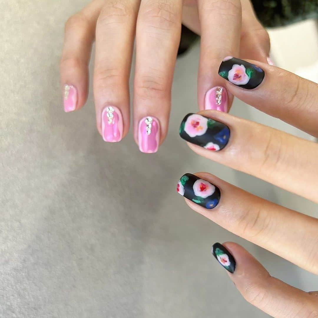 inthinkさんのインスタグラム写真 - (inthinkInstagram)「🌹💐🩷左右違いのデザインもおすすめです💅 designed by @maishimizu_kk   ＿＿＿＿＿＿＿＿＿＿＿＿＿＿＿＿＿＿＿＿  ℡ 03-6418-5091  〒150-0001 東京都渋谷区神宮前6-23-6浅井ビル5F  inthink」11月20日 11時19分 - inthink