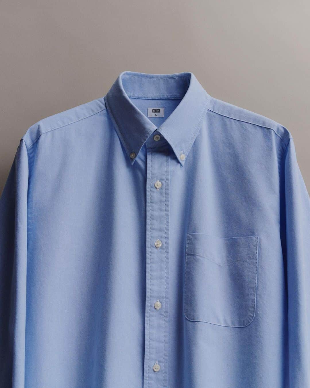 uniqlousaのインスタグラム：「Gear up for the holiday party season with our Oxford Slim-Fit Shirt! Crafted from supple yet durable fabric, this button-down is perfect for the festive season ahead!  Shop in stores + online at UNIQLO.com #Uniqlo #Uniqlousa」