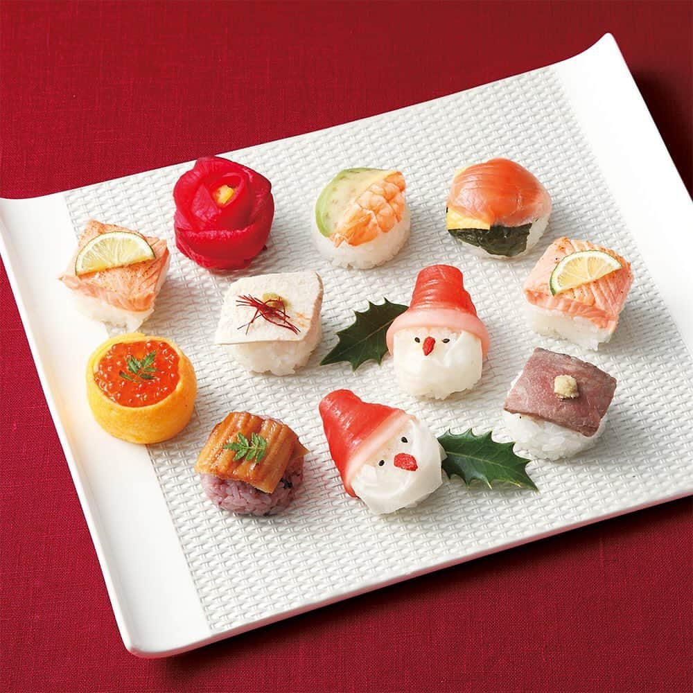 TAKASHIMAYAさんのインスタグラム写真 - (TAKASHIMAYAInstagram)「【2023クリスマスオードブル】楽しい集いの食卓に名店の味わいを   ー1枚目ー 【わさび葉寿し　うめもり】ホーリークリスマス手鞠寿し15個[高島屋限定] ー2枚目ー 【伊藤ハム】黒毛和牛　ローストビーフ ー3枚目ー 【ホテルニューオータニ】オードブルセット（2～3人前） ー4枚目ー 【ハインリッヒ・ウド・ダニエル】ダニエルさんのフィンガーフード（2人前）[高島屋限定] ー5枚目ー 【メゾンミクニ】ローストチキン（2〜4人前/配送）   🎅2023クリスマスケーキ＆オードブルご予約カタログはこちら🎅 （関東版）↓ https://www.takashimaya.co.jp/base/st/store/special/christmas_cake/kanto/book/ （関西版）↓ https://www.takashimaya.co.jp/base/st/store/special/christmas_cake/kansai/book/   ⛄オンラインストアにてご注文承っております⛄ https://www.takashimaya.co.jp/shopping/gift/christmas/   #クリスマス#クリスマスオードブル#クリスマスメニュー#クリスマス料理#クリスマスオードブル予約受付中#オードブル盛り合わせ#オードブル注文#オードブル予約#オードブルテイクアウト#クリスマスパーティー料理#クリスマスパーティーメニュー#高島屋#高島屋オンライン#ニューオータニ#ホテルニューオータニ#newotani#時ノ鐘#メゾンミクニ#maisonmikuni#フィンガーフード#うめもり#伊藤ハム#ローストビーフ#オードブルセット#ローストチキン#お取り寄せグルメ#手毬寿司#手鞠寿司#手鞠寿し」11月20日 11時28分 - takashimaya_event