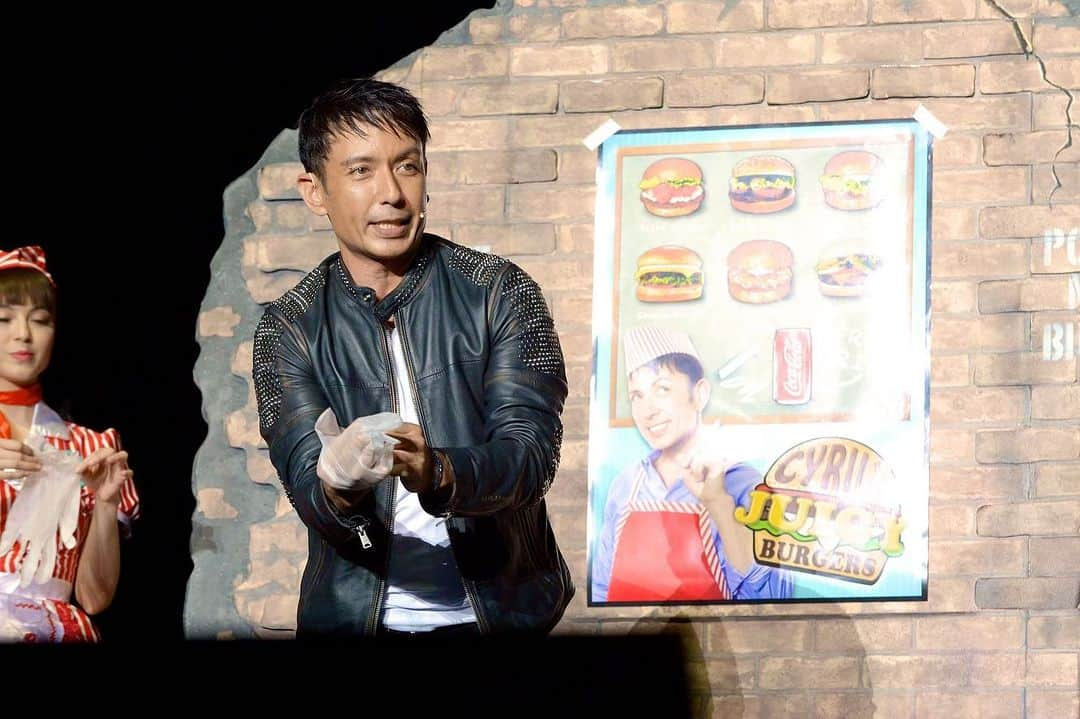 セロさんのインスタグラム写真 - (セロInstagram)「One of the most requested magic I’m asked to perform… #cyrilsjuicyburgers」11月20日 11時40分 - cyrilmagic