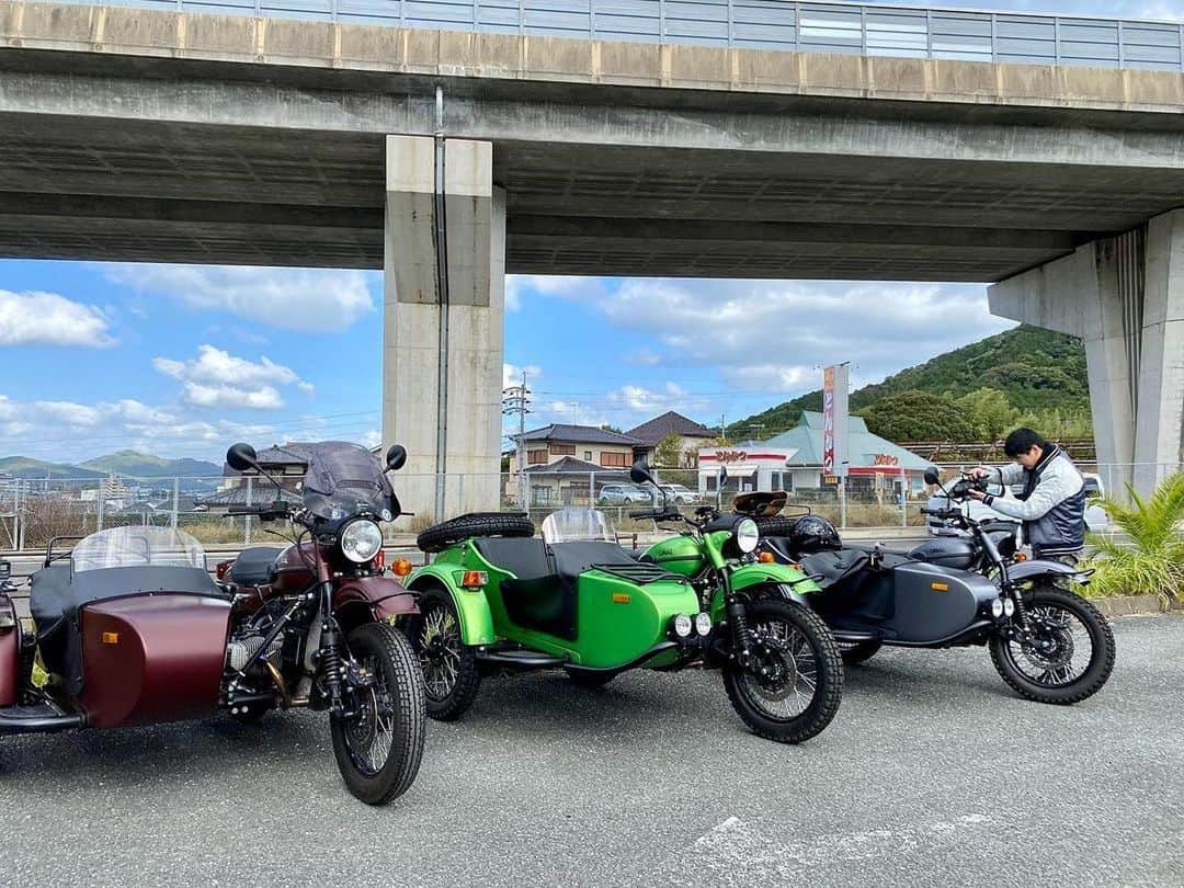 Ural Motorcyclesさんのインスタグラム写真 - (Ural MotorcyclesInstagram)「昨日全国で開催されたUral Riding Dayのウラル試乗会＆ミーティングが無事に終了しました！お越しいただいた皆さん、本当にありがとうございました！ 今後も定期的に開催したいと考えていますが、ご意見やご希望がございましたら、お気軽にコメント欄でシェアしてくださいね。 次回のイベントは、もう今週です！25日に箱根で開催される『Ural Meeting』です！サイドカーの同乗試乗だけでなく、ウラルを運転できるイベントです！ぜひお越しください。 詳細はプロフィール欄のリンクからご確認ください。 写真提供: @motosx_hiroshima  @ural_space_hokkaido_llc  @speed.motor.garage」11月20日 11時40分 - ural_japan_official