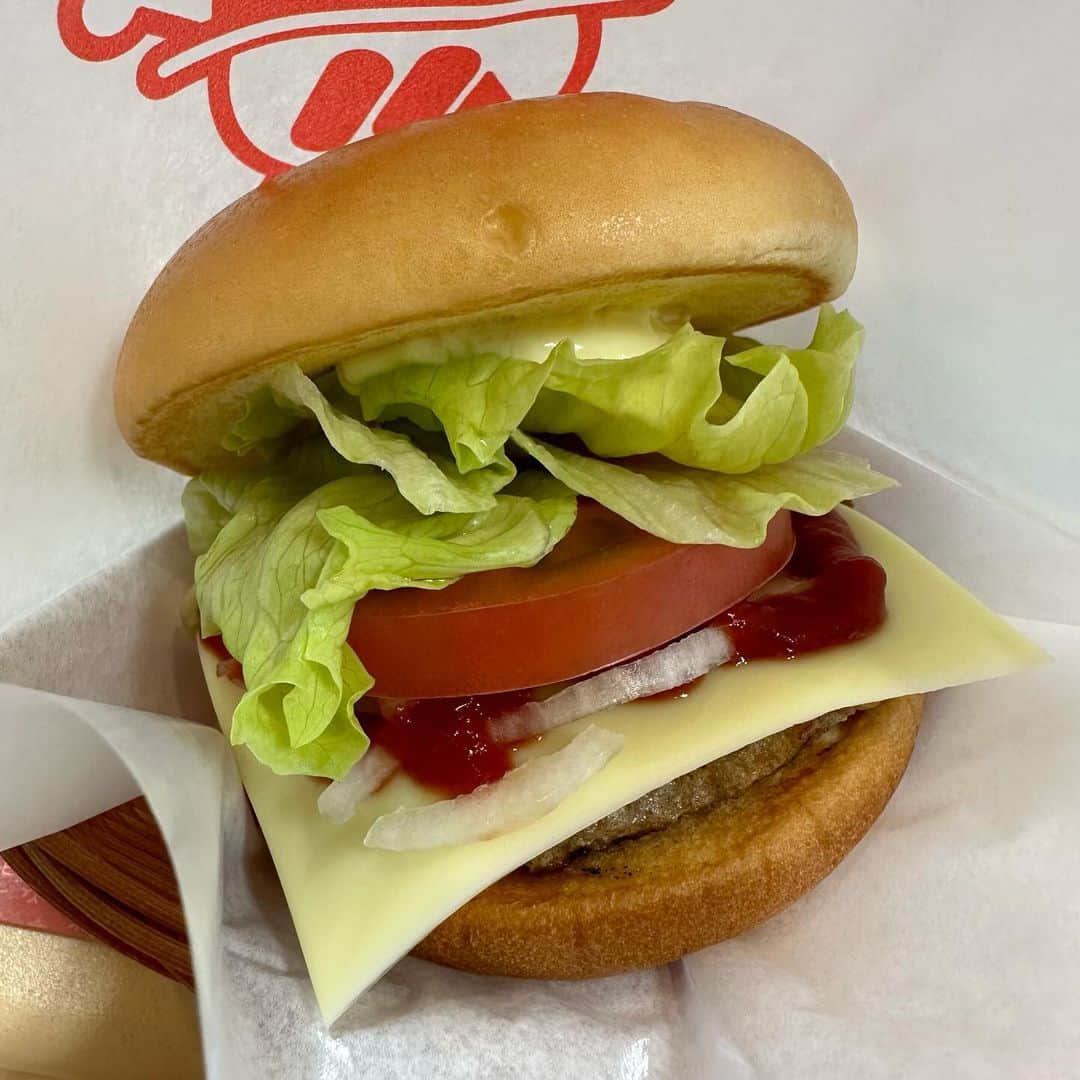 みずしな孝之のインスタグラム：「ネタ出し。今日はモスバーガーに来ました。」