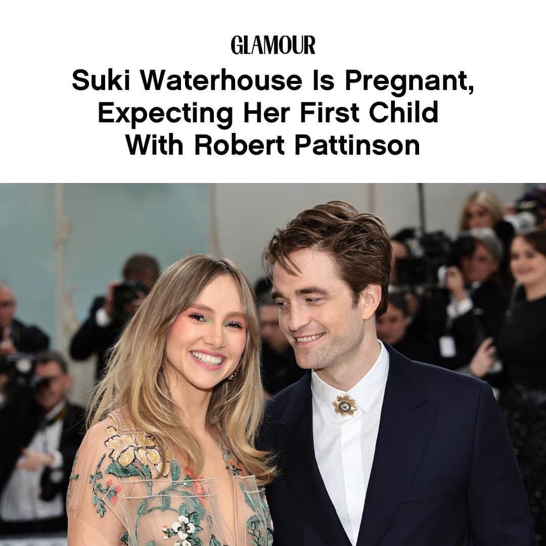 Glamour Magazineのインスタグラム：「Congratulations are in order for Suki Waterhouse and Robert Pattinson! Learn more about their baby news now at the link in bio.」