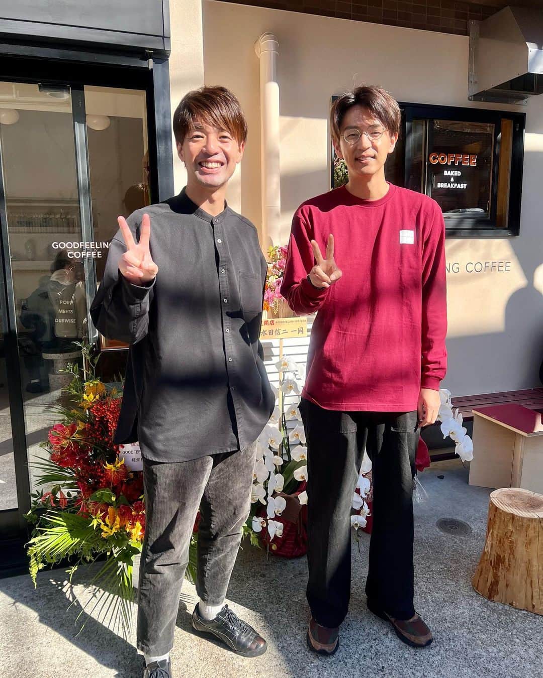 のインスタグラム：「やっと石井さんとこでゆっくり飯食えたで。  美味かったなぁ〜！  ベーグルっちゅーのはそない食うた事ないんですが美味いでんなぁ！  コーヒーもこれ俺が好きな味のヤツですやんか！  いやぁ〜まいったまいった！  また寄らせてもらいますぅ〜☕️  あとたまたま河野に会いました！  河野！  あんまちょろちょろすなよ！  この街を！  #goodfeelingcoffee #山さん」