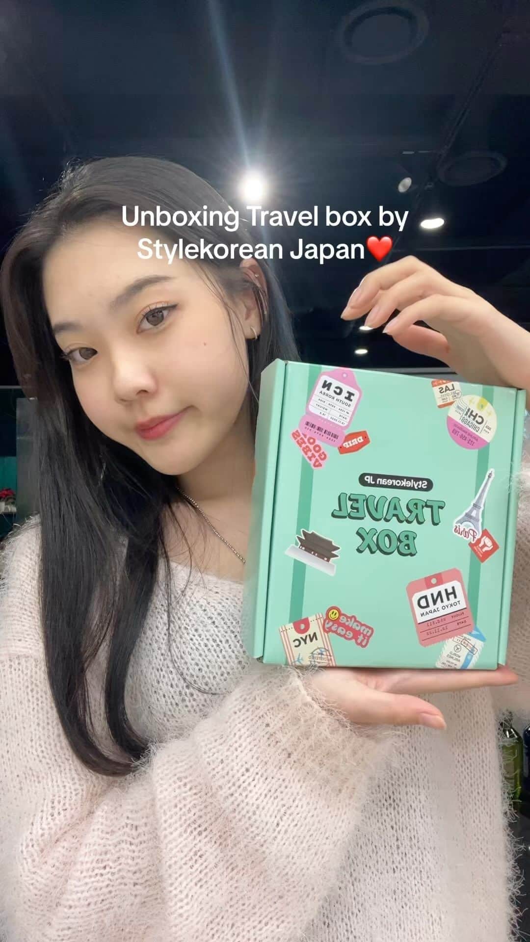 スタイルコリアンのインスタグラム：「This travel box got everything i need to travel with me! ✨Now i dont have to bring so many full size products✈️#stylekorean #travelkit #koreanskincare #unboxing #beautybox #skincaretips #kbeauty」
