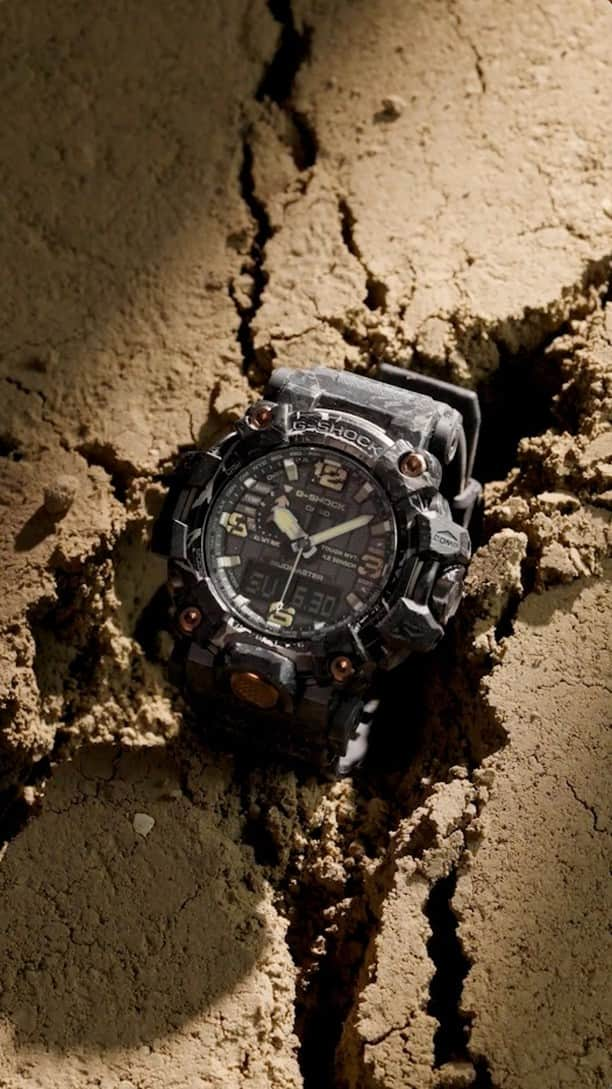 G-SHOCKのインスタグラム：「MUDMASTER GWG-2000CR  ハードな環境下での使用を想定したMASTER OF G “MUDMASTER”シリーズ。  GWG-2000CRは、過酷な自然環境をモチーフにクラックドパターンをデザインに落とし込み、実用的で力強いデザインに仕上がっています。  Introducing GWG-2000CR from the MASTER OF G "MUDMASTER" series designed for use in hard environments. This model incorporates a cracked pattern into its design, inspired by the harsh natural environment, resulting in a practical and powerful design.  GWG-2000CR-1AJF  #g_shock #mudmaster #masterofg #gwg2000」