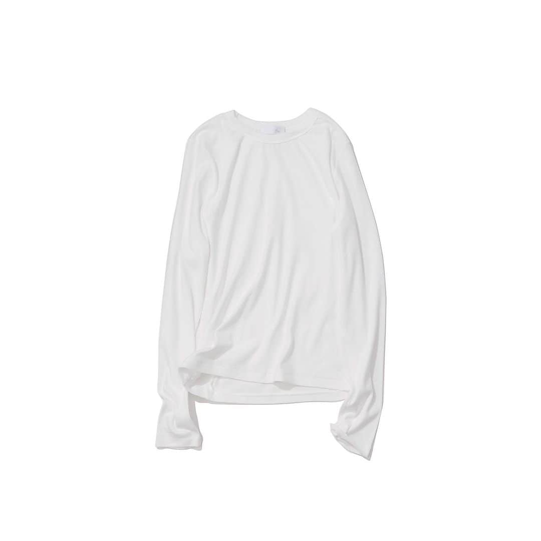 K.KSHOP_officialのインスタグラム：「・ New♦️Arrival・ ・ ◆ FLOW フロー/ロングスリーブプルオーバー（white) ・ 肌触りのよいコットン、モダール混の長袖Tシャツ。 ベーシックながら、バックのテントラインの切り替えがさり気なくポイントになったデザイン。 シルエットは、ゆるやかにボディにフィットし、女性らしい綺麗なラインで着ていただけます。 カーディガンやニットのレイヤードアイテムとしてオススメの一枚です。 ・ #kkcloset #kkshop #菊池京子 #kyokokikuch #coordinate #code #ootd #outfit #kotd #カジュアル #style #fashion #ファッション #happy #春　#秋冬　#ロンt #white #レイヤー　#アンダーウェア」