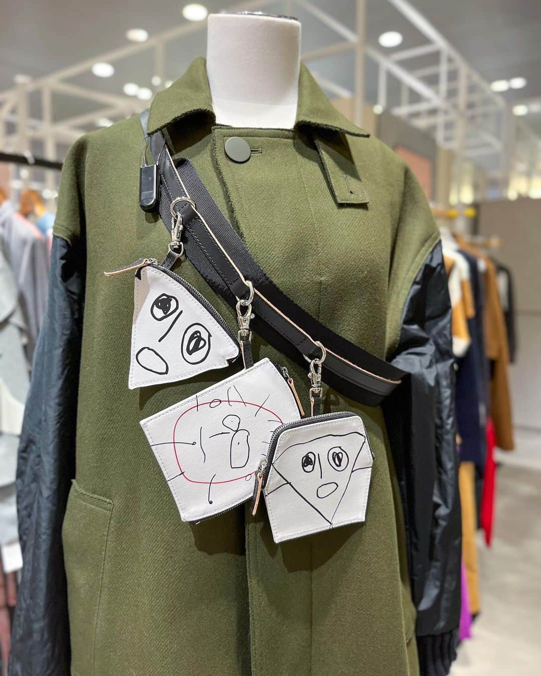 HANKYU.MODEのインスタグラム：「. PLAN C & ALIITA FALL WINTER 23 NEW COLLECTION At 3F MODE  「PLAN C」から新作アイテム、「ALIITA」からホリデーシーズンにおすすめのジュエリーをご紹介。  Page1 コート　273,900円 チャームバッグ　71,500円  Page2 ニットベスト　126,500円 カーディガン　145,200円 スカート　156,200円  Page3 スウェット  各71,500円 スカート　101,200円  Page4 ニット　107,800円 サロペット　211,200円 スマホケース　33,000円  Page5 コート　310,200円 バッグ　75,900円  Page6 コート　483,000円 マフラー 　126,500円  Page7 ニット　126,500円 パンツ　145,200円  Page8 ニット　各121,000円  Page9 マフラー　71,500円 マフラー　90,200円  Page10 ALIITA (左から) 浮き輪に乗った女の子　97,900円 白ドーナツ　122,100円 チェリー　104,500円 ローラースケート　104,500円 オバケ(大)　81,400円  　  #planc #プランシー #aliita #アリータ #aliitajewelry #hankyumode  #hankyu #阪急百貨店 #阪急うめだ本店 #阪急本店 #うめはん #コート #ジャケット #ニット #ネックレス #23AW #ファッション #ootd #hankyumode23aw #hankyumode23awouter#hankyumode23awaccessory」