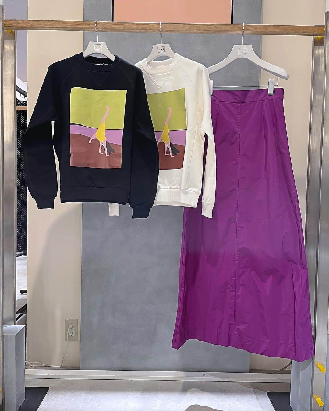 HANKYU.MODEさんのインスタグラム写真 - (HANKYU.MODEInstagram)「. PLAN C & ALIITA FALL WINTER 23 NEW COLLECTION At 3F MODE  「PLAN C」から新作アイテム、「ALIITA」からホリデーシーズンにおすすめのジュエリーをご紹介。  Page1 コート　273,900円 チャームバッグ　71,500円  Page2 ニットベスト　126,500円 カーディガン　145,200円 スカート　156,200円  Page3 スウェット  各71,500円 スカート　101,200円  Page4 ニット　107,800円 サロペット　211,200円 スマホケース　33,000円  Page5 コート　310,200円 バッグ　75,900円  Page6 コート　483,000円 マフラー 　126,500円  Page7 ニット　126,500円 パンツ　145,200円  Page8 ニット　各121,000円  Page9 マフラー　71,500円 マフラー　90,200円  Page10 ALIITA (左から) 浮き輪に乗った女の子　97,900円 白ドーナツ　122,100円 チェリー　104,500円 ローラースケート　104,500円 オバケ(大)　81,400円  　  #planc #プランシー #aliita #アリータ #aliitajewelry #hankyumode  #hankyu #阪急百貨店 #阪急うめだ本店 #阪急本店 #うめはん #コート #ジャケット #ニット #ネックレス #23AW #ファッション #ootd #hankyumode23aw #hankyumode23awouter#hankyumode23awaccessory」11月20日 12時03分 - hankyumode