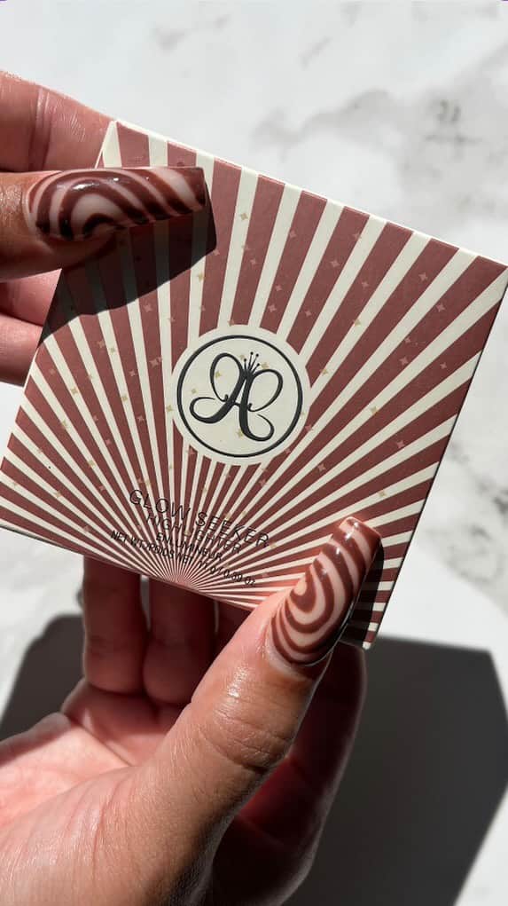 Anastasia Beverly Hillsのインスタグラム：「It’s the matching mani for us 💅🏾😍 Shop Glow Seeker now at the link in bio! 💫  📸: @thebrand_beline (she/her)  #AnastasiaBeverlyHills」