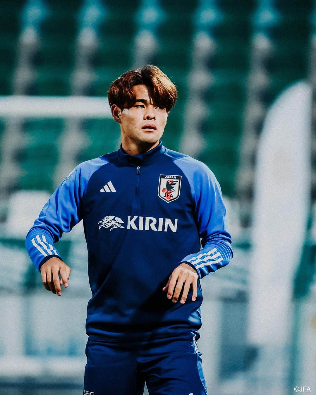 Ｊリーグさんのインスタグラム写真 - (ＪリーグInstagram)「日本代表戦まであと１日🎌  熱戦の地サウジアラビアへ到着✈️ 万全のコンディションで試合に挑みます🔥 いくぞニッポン🇯🇵  🏆 FIFAワールドカップ2026アジア2次予選 兼 AFCアジアカップサウジアラビア2027予選 🆚 シリア代表🇸🇾 🕦 11月21日（火）23:45 KO 🏟️ プリンスアブドゥラー　アルファイサル　スタジアム  #大迫敬介 #毎熊晟矢 #久保建英 #田中碧 #前川黛也 #渡辺剛 #谷口彰吾 #佐野海舟 #堂安律 #細谷真大 #遠藤航 #町田浩樹  #サッカー日本代表 #daihyo #日本代表  #Jリーグ #jleague #サッカー #soccer #football #J30」11月20日 12時08分 - jleaguejp