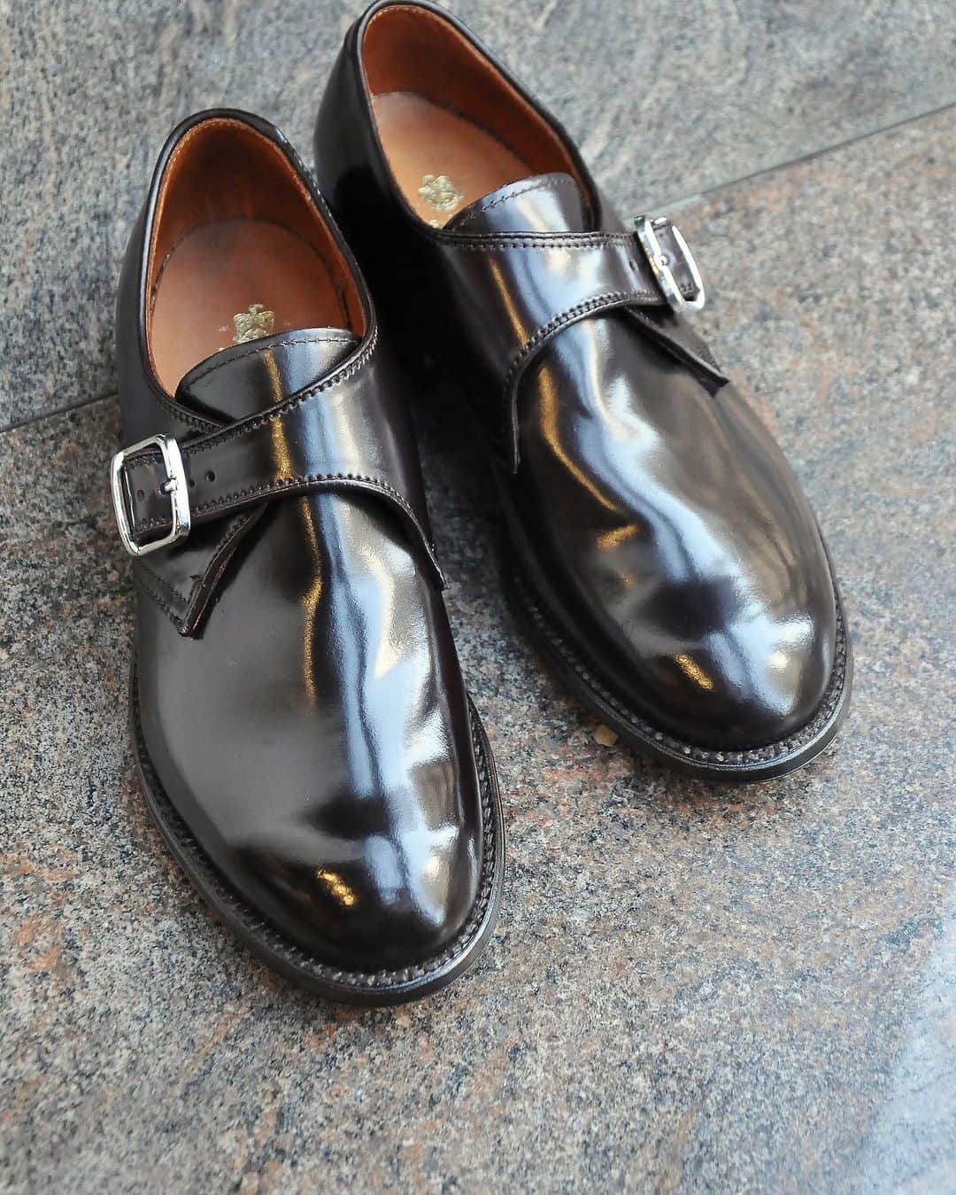 ラコタハウスのインスタグラム：「Alden  Model: 1878 Style: Single Monk Strap Material: Cordovan Color: Burgundy  各種お問い合わせは、プロフィール欄記載リンクのLINEをご利用ください。  #alden #aldenshoes #thelakotahouse #cordovan #オールデン #ラコタハウス #コードバン #革靴」