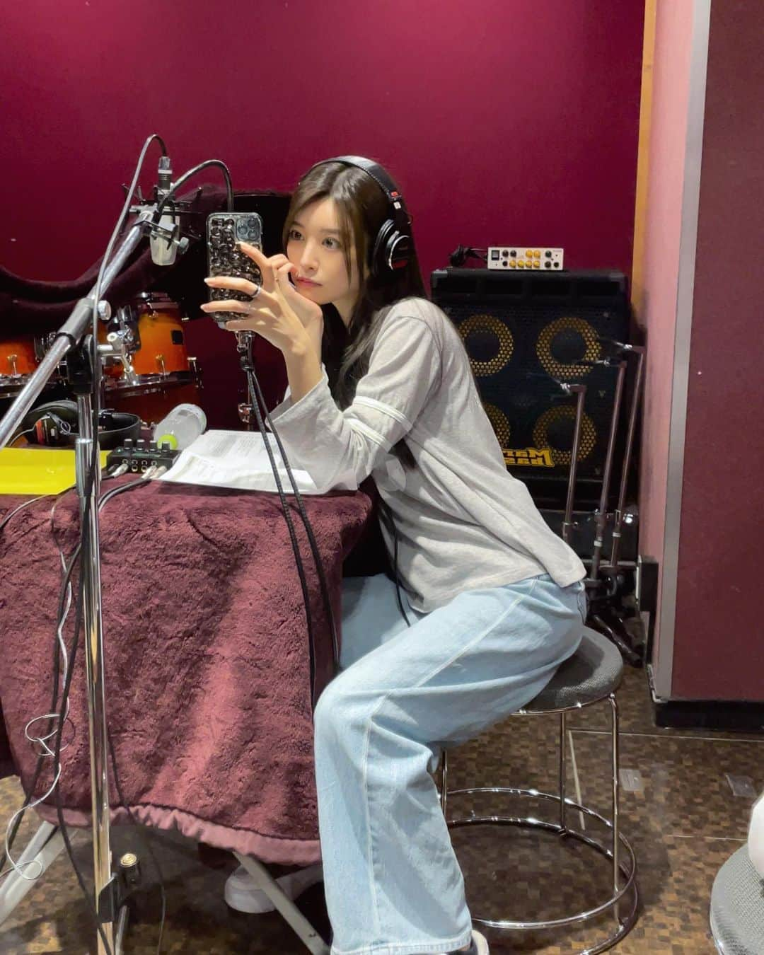 相沢みなみのインスタグラム：「Photos from the recording of my radio program🎧🎙️ 🎉Here's a great news!📣 I'm having a public recording event on 13.Jan.2024 (Saturday)!!🌟 Applications will open on today :20.Nov.2023 at 9p.m. (Japan time.) looking forward to see you all!! XD . 私のラジオ番組の収録のパシャリ達📸🧏🏻‍♀️ 🎉ここで、イベント情報です📣 2024年1月13日（土曜日）に大好評公開収録を開催致します！ 新番組になってからは初の公開収録です。 参加受付は本日:2023年11月20日 21時からです。 是非楽しんで頂けますように🌟 みんなにお会い出来るのを楽しみにしています😌❤️ それまでお仕事頑張ろうね🥳✊🏻✨ . #相沢みなみ  #minamiaizawa #相澤南」