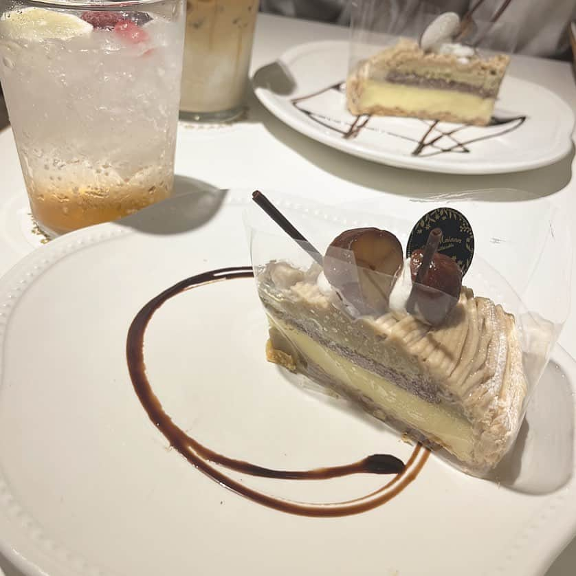 鈴木芽生菜さんのインスタグラム写真 - (鈴木芽生菜Instagram)「日々のご褒美にゆりかと食べに行ったタルト🍰🌰 疲れた身体に染み渡りました🥹  モンブランタルトは栗の味がとても濃くて、秋を存分に味わえました😋😋😋 一緒に頼んだフルーツサイダー、さっぱりで美味しかったナ🤔  #新宿カフェ #新宿タルト #タルト #カフェ巡り #新宿ルミネ #東京カフェ #モンブランタルト」11月20日 12時20分 - uugirl_new_meina