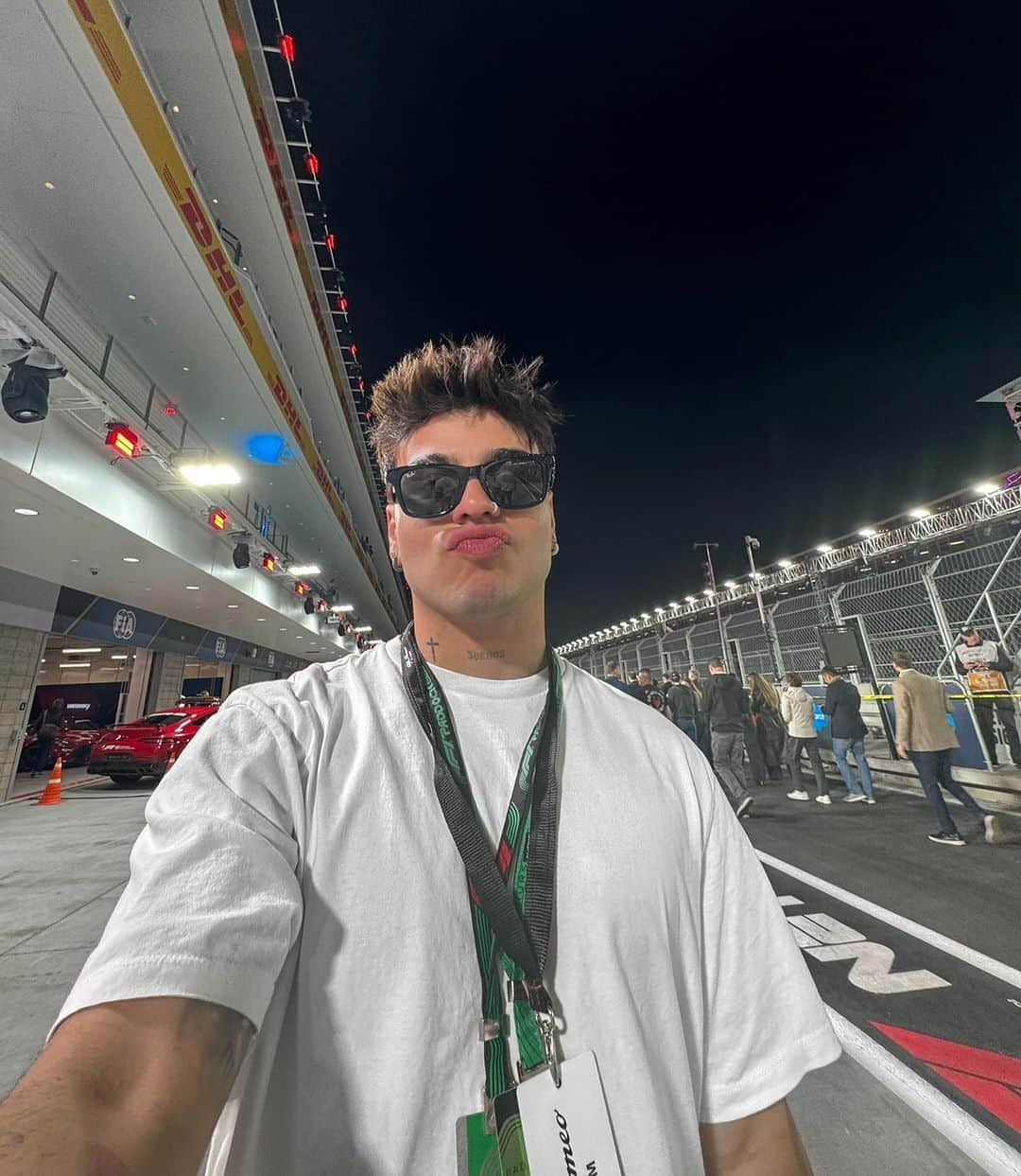 Sebastián Villalobosさんのインスタグラム写真 - (Sebastián VillalobosInstagram)「1. CHECO IN DA HOUSE 🇲🇽🔥  2. Posando con la copa 🏎️💨 (no sé cómo terminó en mis manos)  3. Corrí en la pista (a pequeña escala) gracias al equipo de @espndeportes 🥰🏁 (y perdí)  4. Vi la pista sola y no podía desaprovechar la oportunidad de tomarme una foto ahí ✌🏼  5. Llegando a la fiesta de @espn ✨ estuvo bueeeeeena  6. Me encontré con uno de mis jugadores de futbol favoritos! ⚽️🇸🇪  7. Tanta emoción necesita hidratación 😂  8. TUVE EL CONTROL DE CHARLES LECLERC EN MIS MANOS 🏁  9. EL PIT LINE Y OTRAS EXPERIENCIAS BRUTALES HACÍAN PARTE DEL PADDOCK GRACIAS A @ESPNDeportes 🫶🏼🥰 LOS AMOOO GRACIAS  10. RECAP. DE LOS MEJORES MOMENTOS DE MI EXPERIENCIA EN LA F1 LAS VEGAS CON @espndeportes ❤️‍🔥  #LasVegasGP #F1 #ESPNDEPORTESPARTNER  #Ad」11月20日 12時24分 - sebas