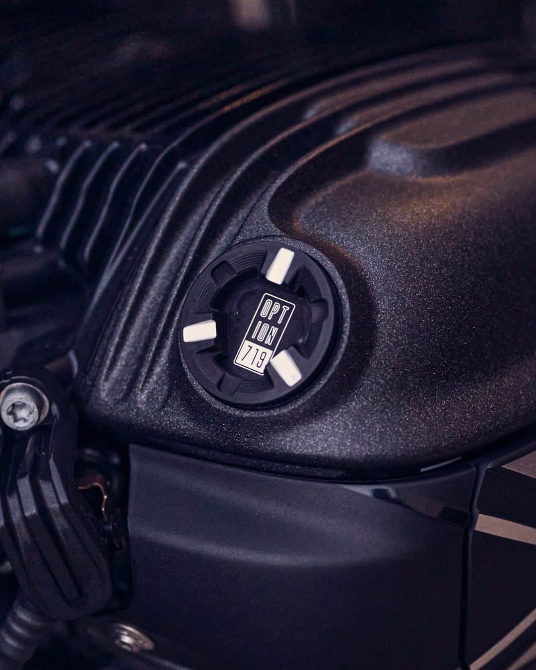 BMW Motorrad Japanのインスタグラム：「〜もっと自分らしくストリートを楽しむ〜  日本時間2023年11月24日 0:00に ヘリテイジファミリーの新しいモデルを発表します。  ご期待ください！  #MakeLifeARide #Soulfuel #BMWMotorrad」