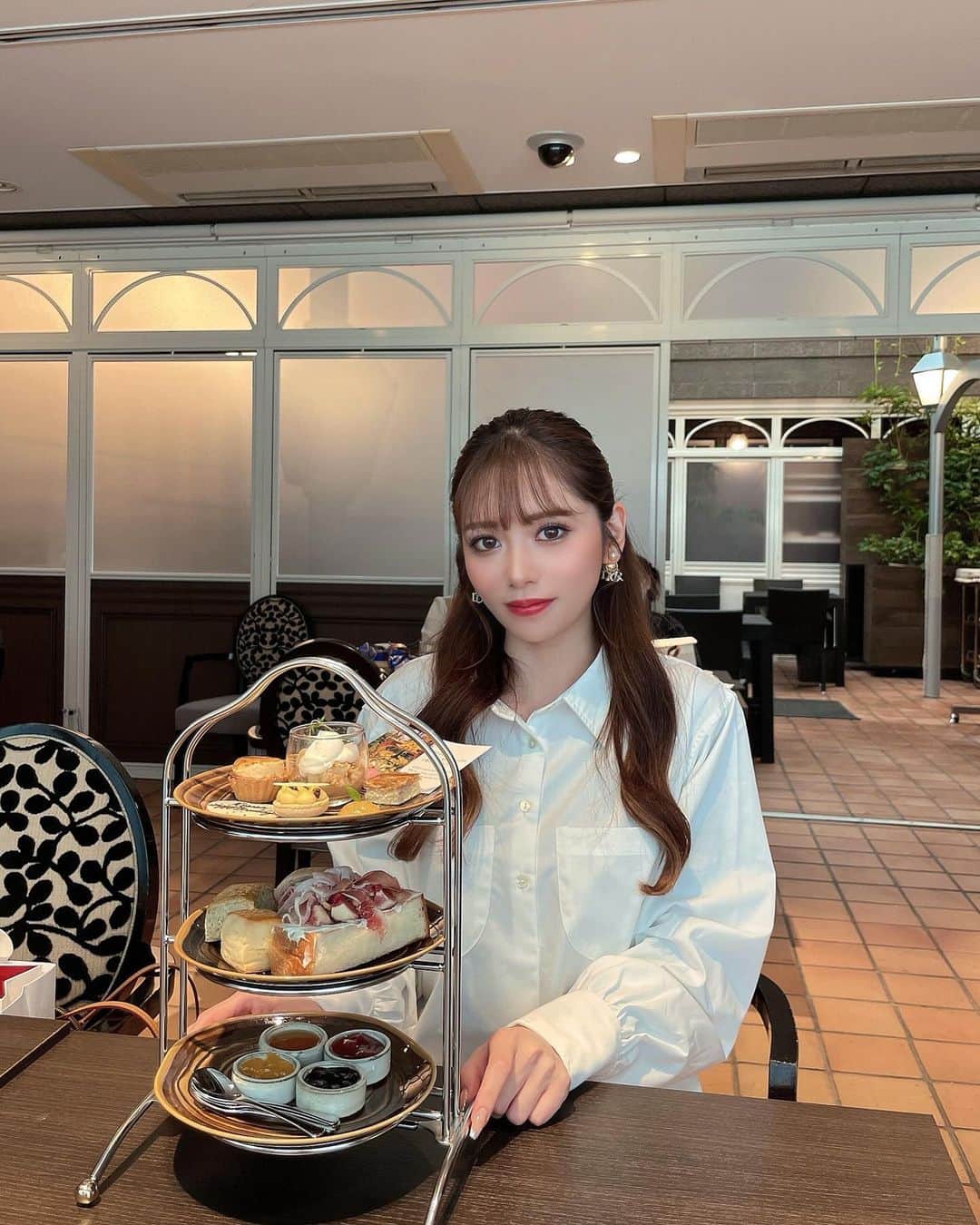 川猿てるみさんのインスタグラム写真 - (川猿てるみInstagram)「. 神戸北野ホテルのアフヌン🏨 レトロ感あって可愛かった🙈💕  #神戸北野ホテル #神戸アフタヌーンティー #神戸アフヌン #神戸カフェ #三ノ宮カフェ」11月20日 12時33分 - terumin1113