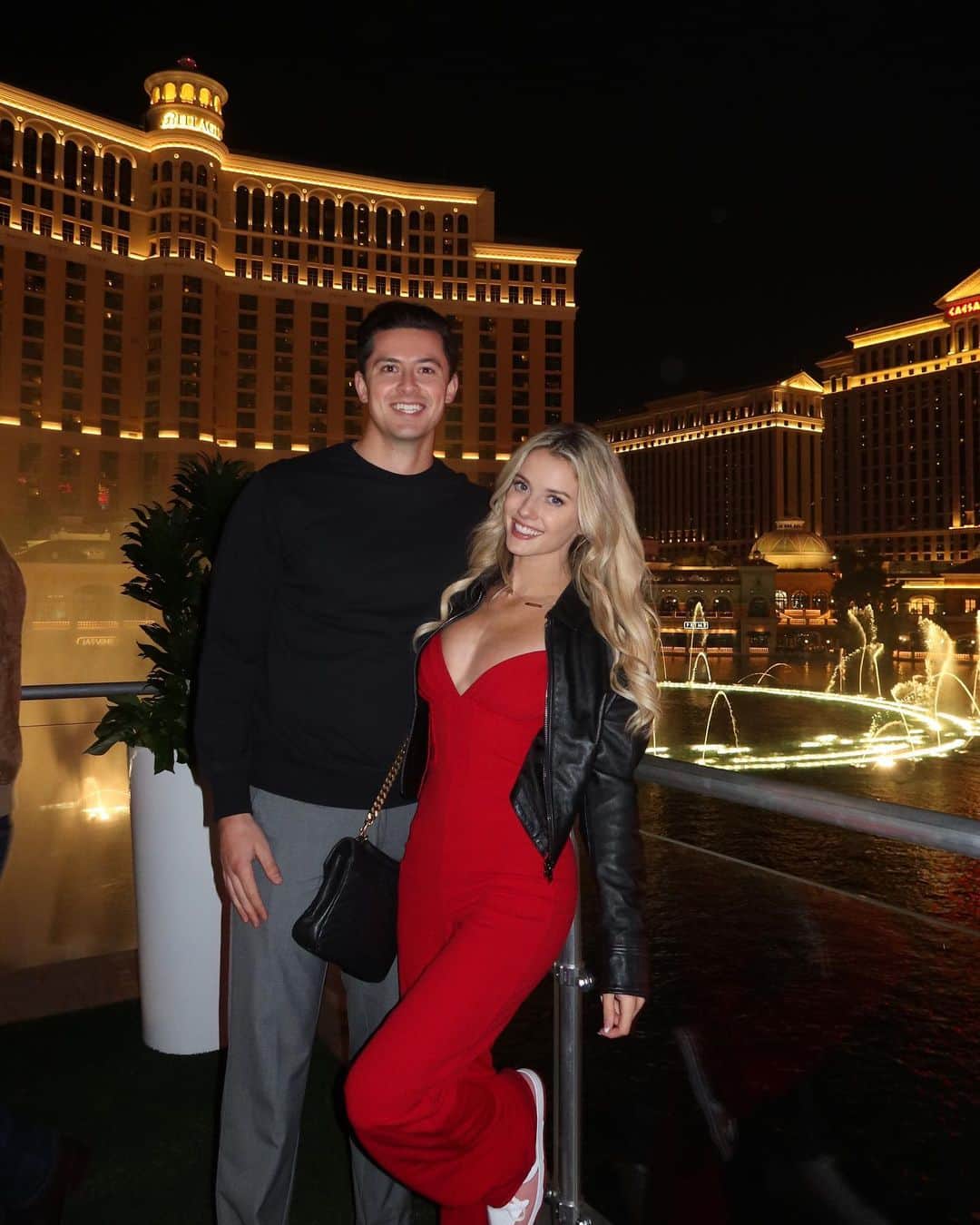 Lindsay Brewerさんのインスタグラム写真 - (Lindsay BrewerInstagram)「What an amazing night✨ The @bellagio Fountain Club was the absolute best way to experience @f1lasvegas! From the performers, chef appearances, and the iconic fountains, it was truly the best place to celebrate the race weekend🏁 @mgmrewards #MGMAmbassador」11月20日 12時44分 - lindsaymariebrewer