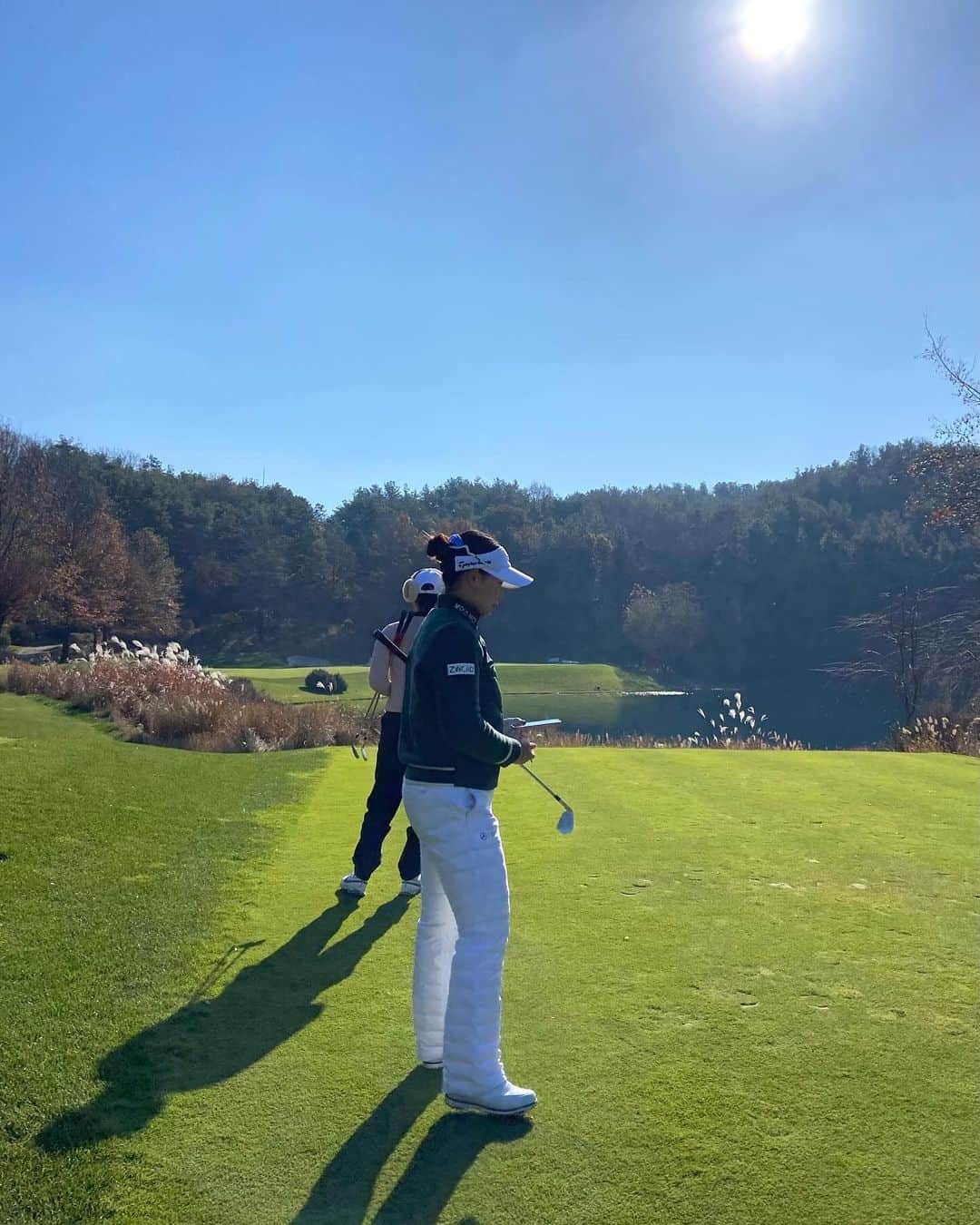 イム・ヒジョンさんのインスタグラム写真 - (イム・ヒジョンInstagram)「오늘 날씨 완전 따뜻🌞 패딩바지가 필요 없었다…  @2modni_golf  @ljy_rhfvm   #트리니티cc #겨울골프 #엘르골프」11月20日 12時39分 - _heejeong_lim_