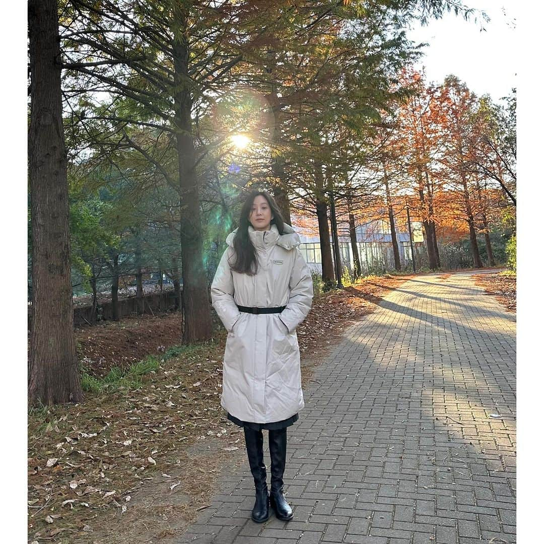 チョン・リョウォンさんのインスタグラム写真 - (チョン・リョウォンInstagram)「. a walk 🍂🍁 #광고 #DUVETICA #듀베티카」11月20日 12時50分 - yoanaloves