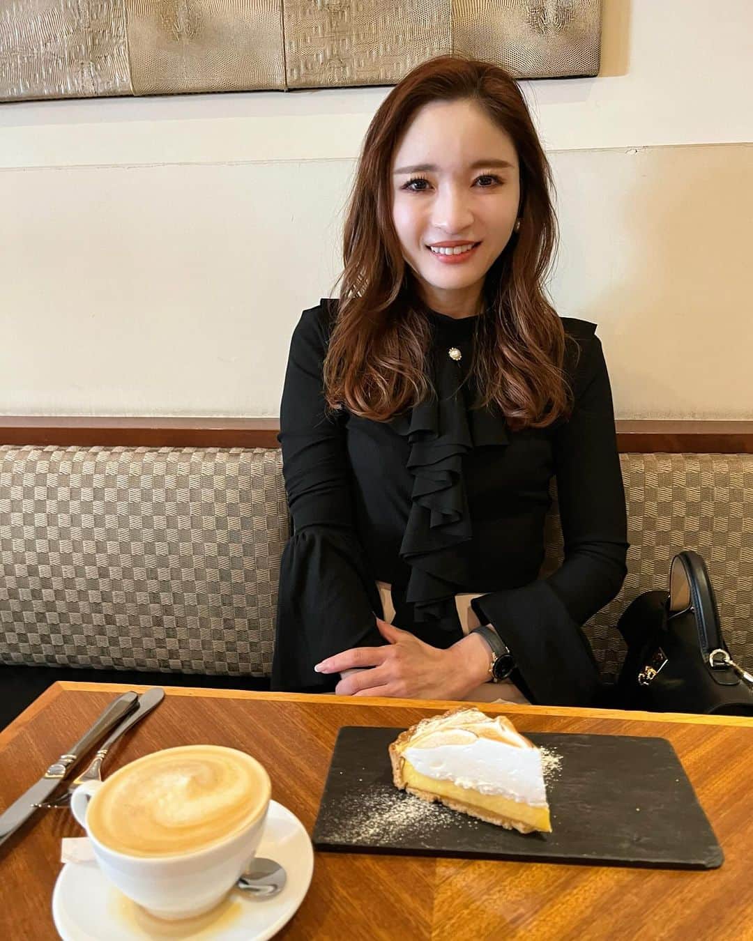 AriizumiEmaのインスタグラム：「先日、泉ちゃんとイベント前にお茶をしました🎀数年ぶりのバンブー。 レモンタルトケーキも頂きました✨ 久しぶりに可愛い場所で可愛い子とお茶ができました💕  ・ #美魔女#表参道#バンブー」