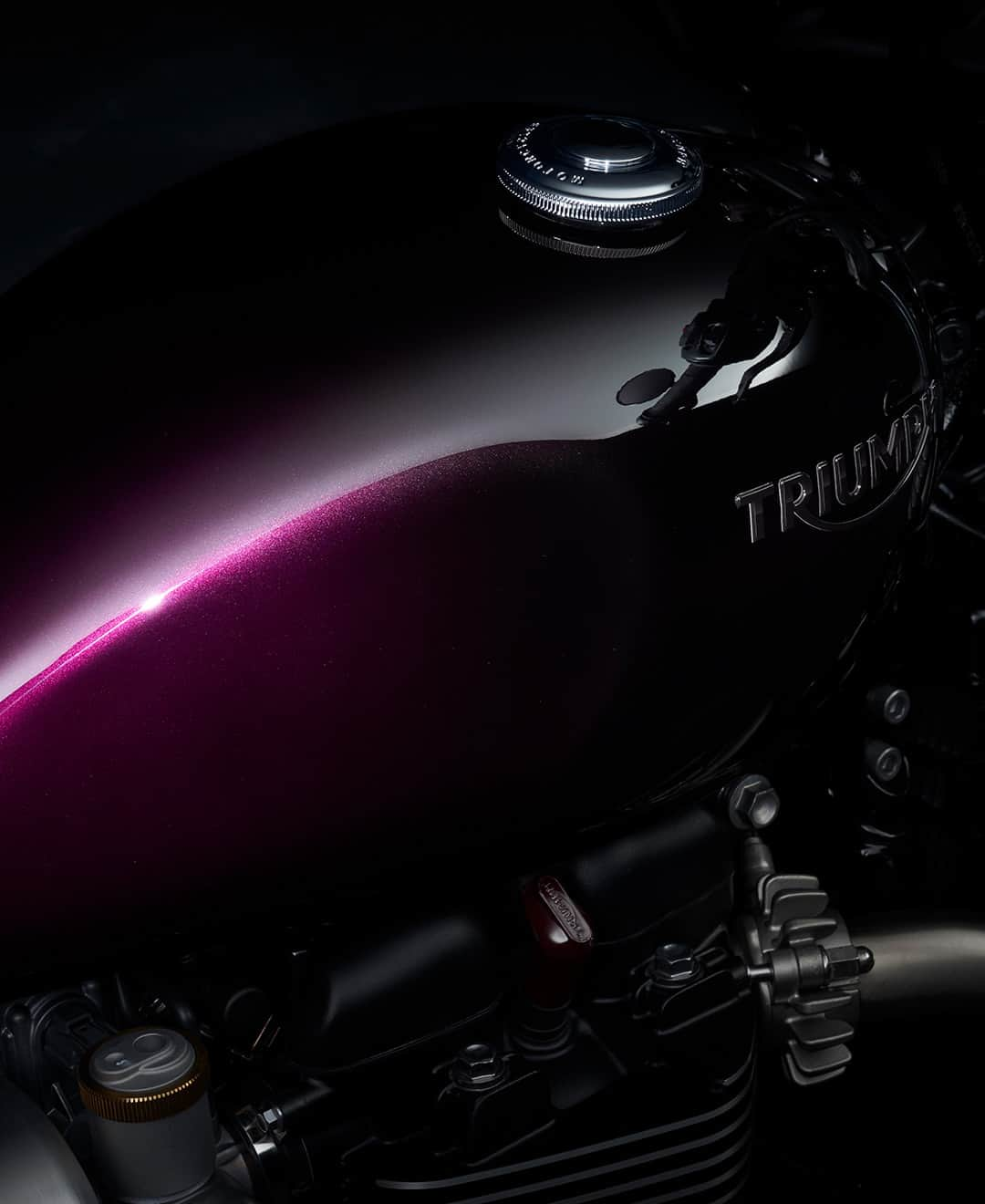 Triumph Motorcycles Japanさんのインスタグラム写真 - (Triumph Motorcycles JapanInstagram)「トライアンフ ステルス・エディションで個性を演出しましょう。⁣ ⁣ 各モデルには独自のタンクペイントが採用されており、ハンドペイントによる多段階塗装と深みのある光沢仕上げが特徴です。⁣ ⁣ #TriumphStealthEditions #トライアンフ #トライアンフはかっこいい #バイク #バイク好きな人と繋がりたい #バイクのある風景 #バイクが好きだ #バイク好き #バイク乗りと繋がりたい #理想のライドがそこにある #triumph #ForTheRide #OfficialTriumph #TriumphMotorcycles」11月20日 13時00分 - triumph_motorcycles_japan