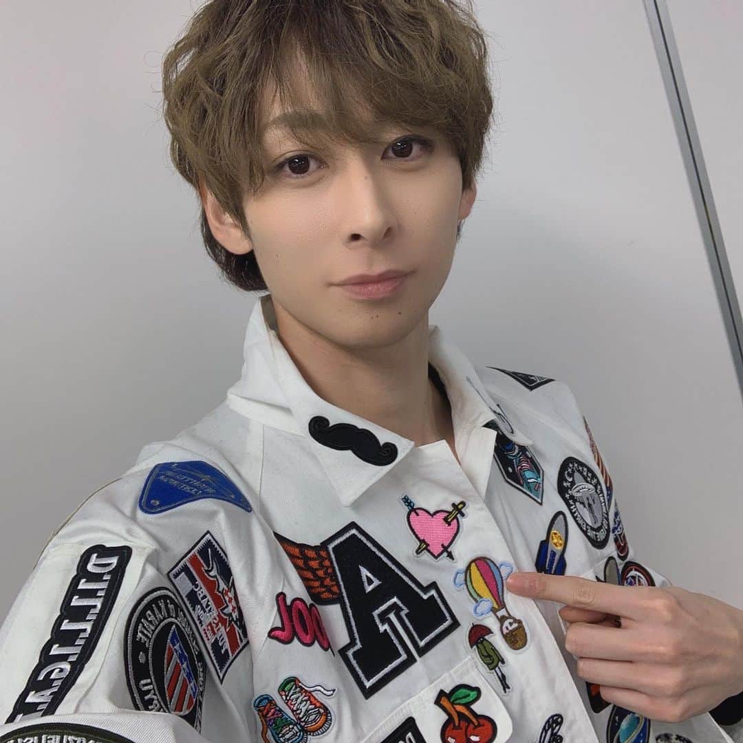 田中涼星さんのインスタグラム写真 - (田中涼星Instagram)「楽しかったなぁー。 衣装も素敵だった。ワッペンたくさんだ。  遊園地といったらクレープでしょ！ スイーツ男子は黙っていられなかったですと🥴  #りょせすたぐらむ  #田中涼星  #あくたーずりーぐ  #よみうりランド  #スイーツ男子  #クレープ  #久しぶりのクレープは秒で無くなった #instagram  #instagood」11月20日 13時01分 - ryosei_tanaka1224