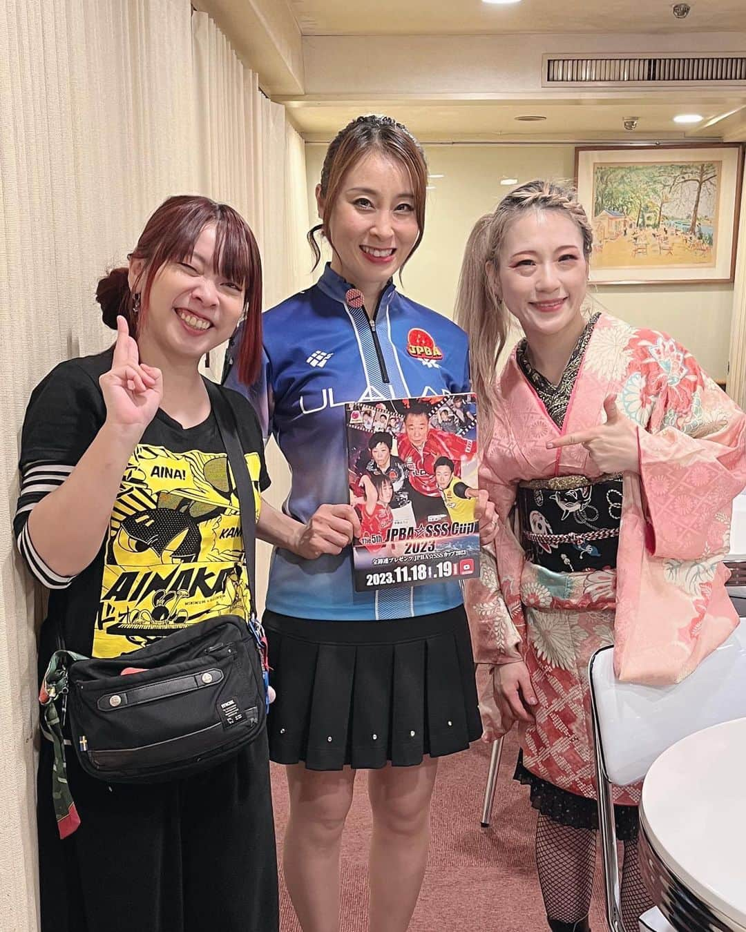 姫路麗さんのインスタグラム写真 - (姫路麗Instagram)「全卸連プレゼンツ JPBA☆SSSカップ2023～シニアスポーツサポートプロアマボウリングトーナメント～ 応援ありがとうございました！！  33勝目を迎えられたこと、4回目の800シリーズが達成できたこと、黒田アーサーさんとのダブルス戦で優勝できたこと、アイナカンナさんのライブで感動して泣けたこと、一生忘れられない思い出の1日に恵まれました。  開催してくださった全卸連(全国化粧品日用品卸連合会)の皆様や関係各位、会場に来て下さった方やライブ配信を見て下さった全ての皆様に、心から感謝いたします！！  #全卸連 #白十字株式会社 #株式会社ライテック #キャプテンサンタ #森友通商株式会社 #コーセーコスメポート株式会社 #ドリームスタジアム太田 #東京ポートボウル #アイナカンナ #黒田アーサー」11月20日 13時13分 - himejiurara