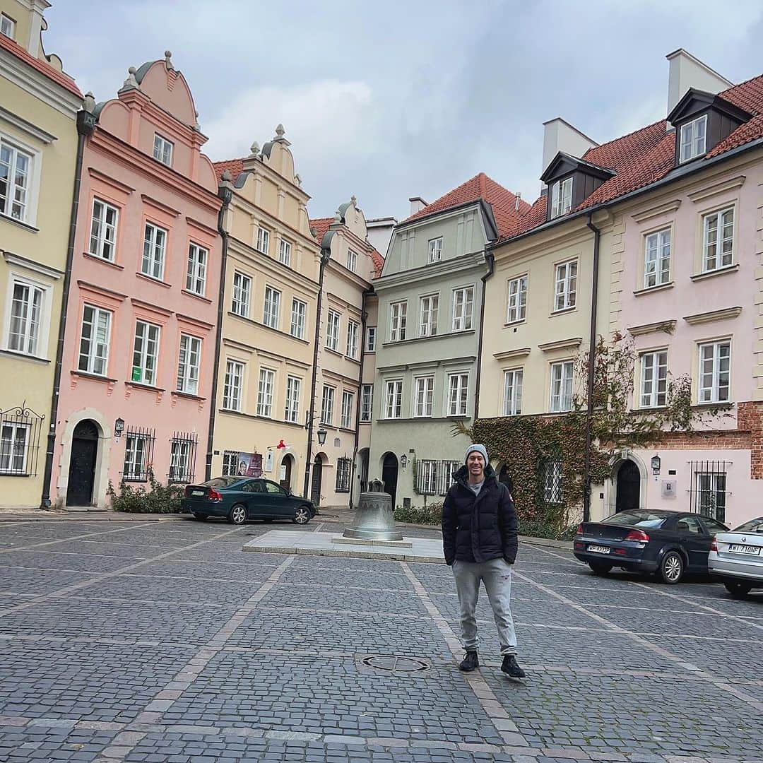 ジェイソン・ブラウンさんのインスタグラム写真 - (ジェイソン・ブラウンInstagram)「😘🇵🇱 #photodump #poland #warsaw #staremiasto #oldtown #travel #warsawcup2023 #parents」11月20日 13時17分 - jasonbskates